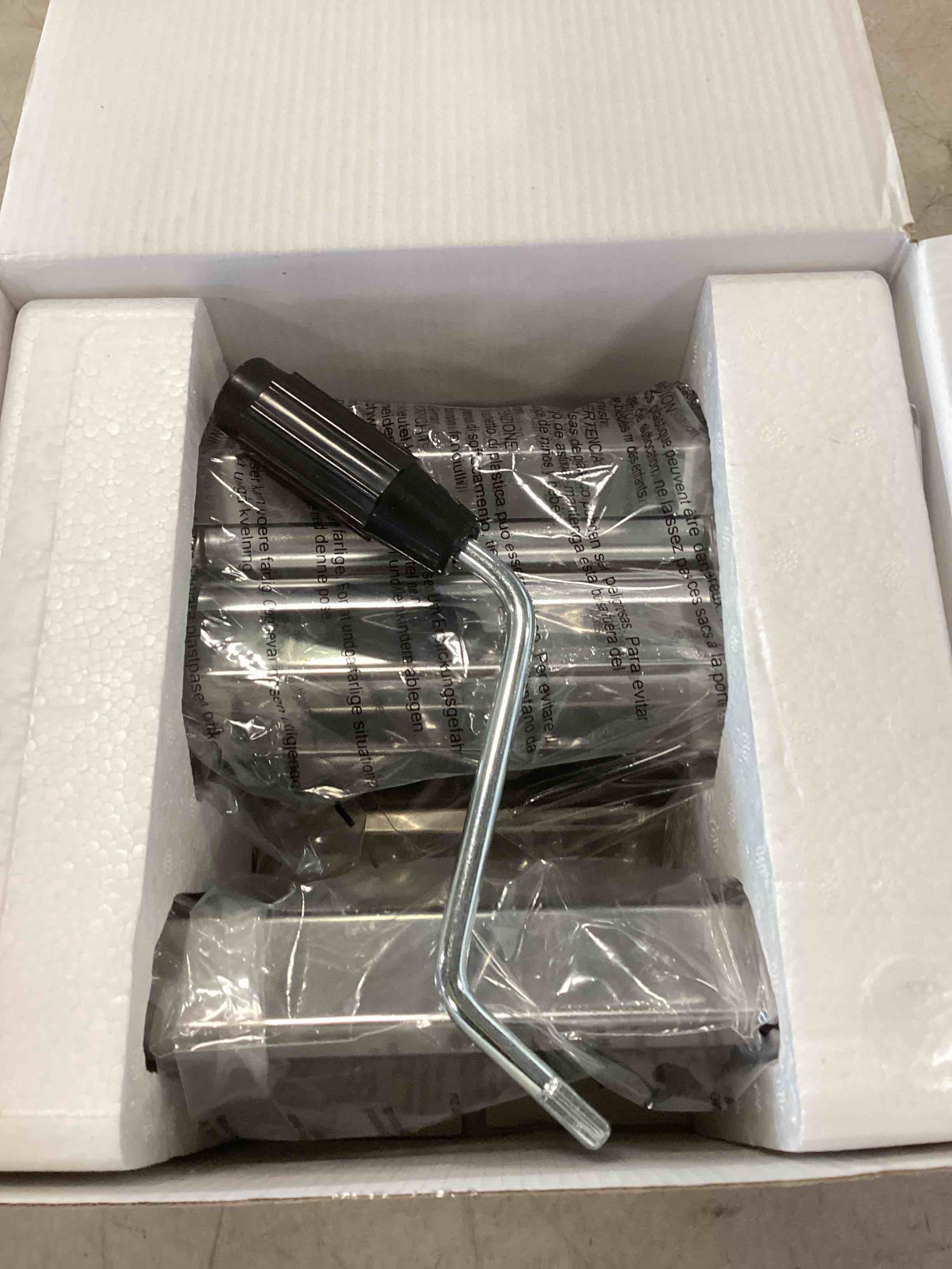 https://s3.amazonaws.com/lotting-images-prod/bidfta/RED6185482_1713184362054.jpeg