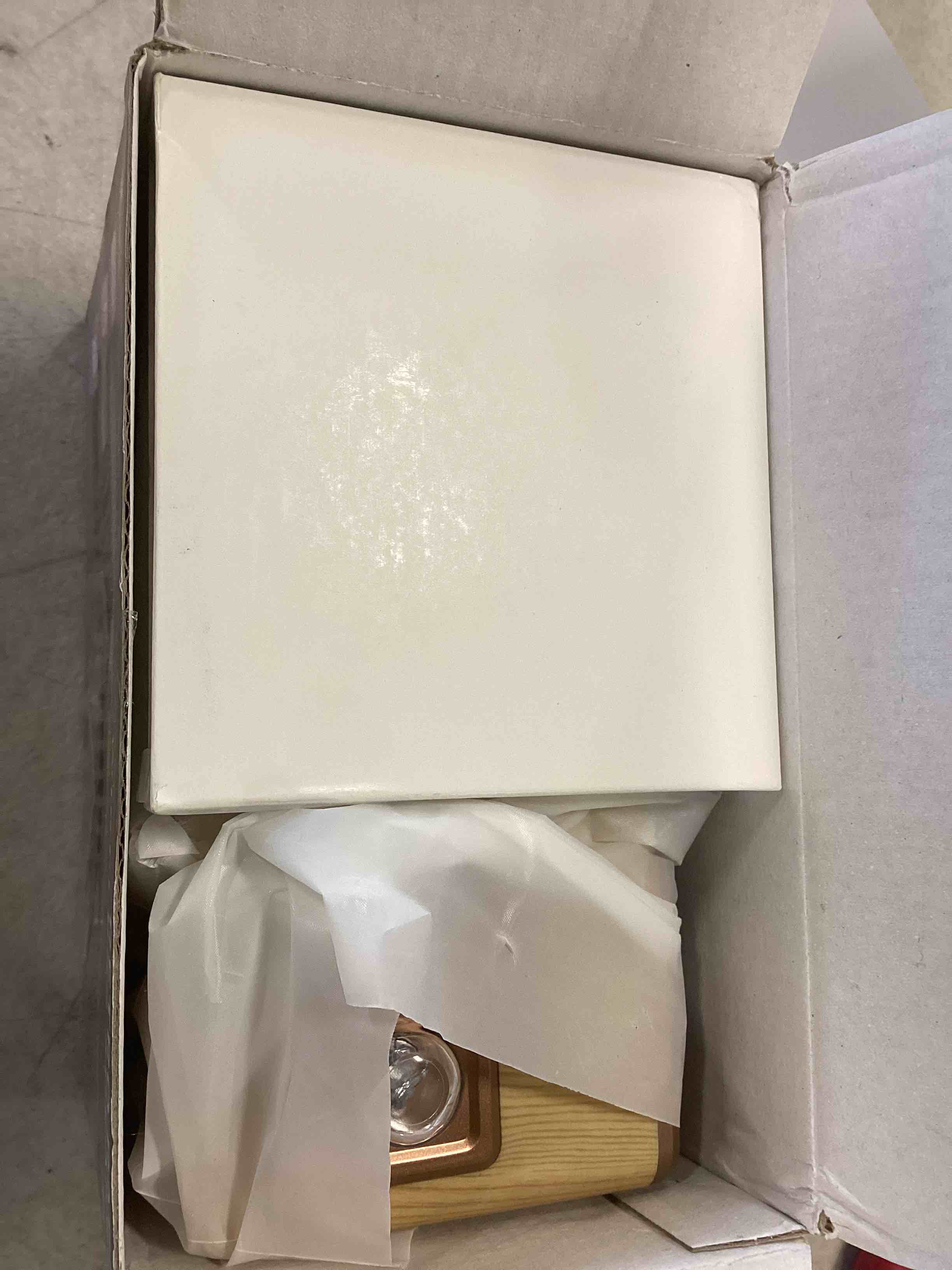 https://s3.amazonaws.com/lotting-images-prod/bidfta/RED6185610_1713200162750.jpeg