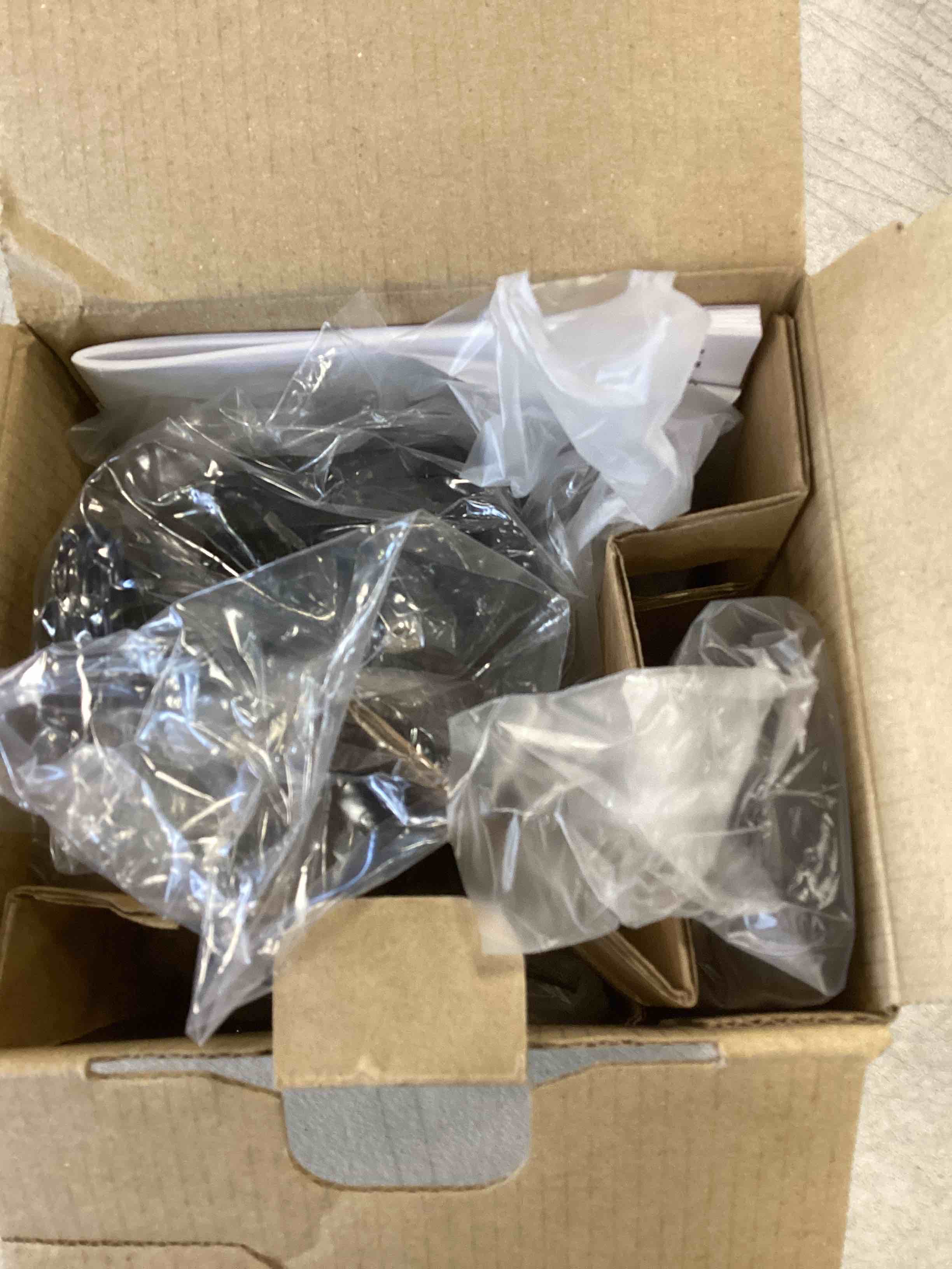 https://s3.amazonaws.com/lotting-images-prod/bidfta/RED6186266_1713379935420.jpeg