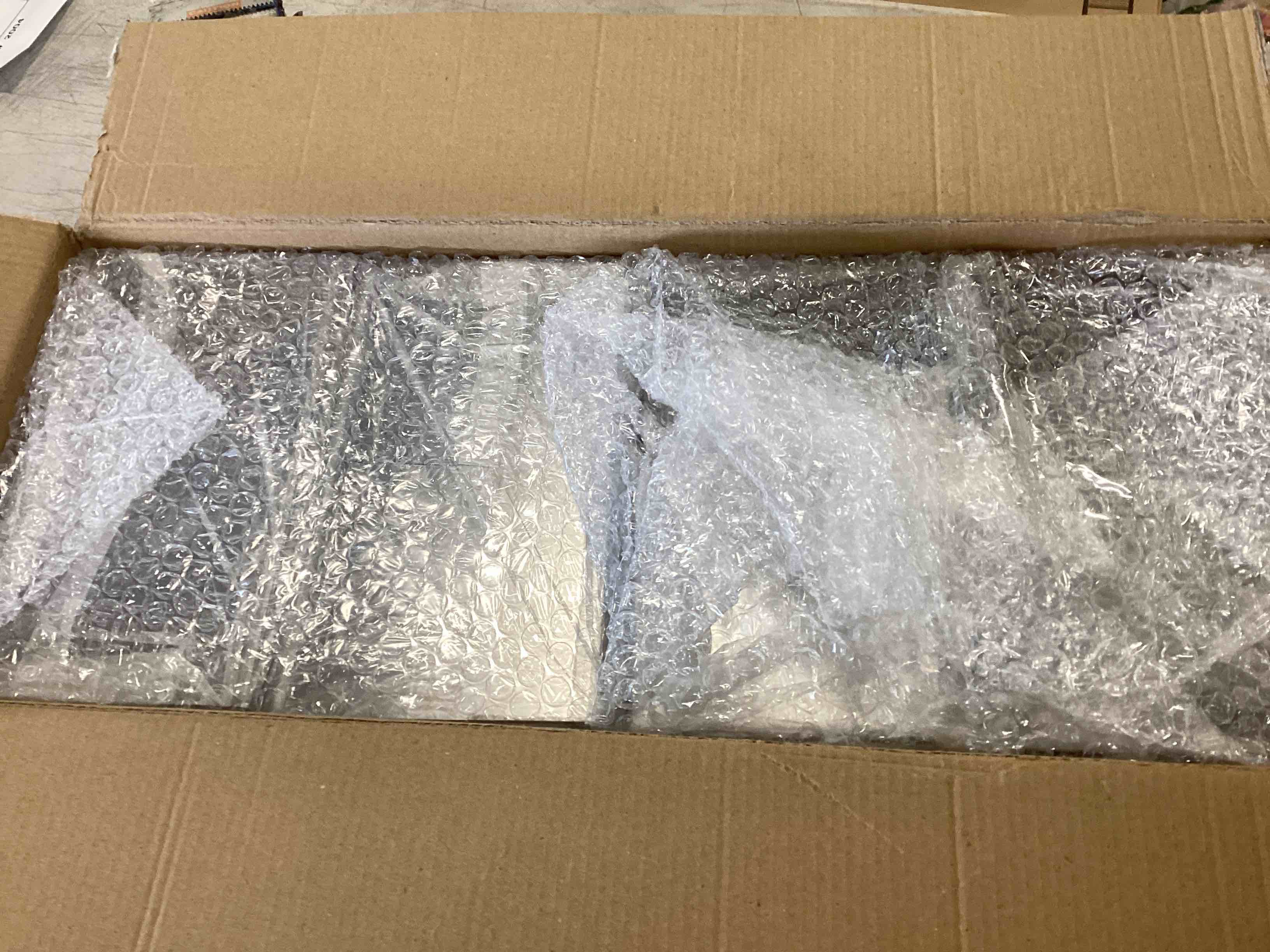 https://s3.amazonaws.com/lotting-images-prod/bidfta/RED6186270_1713380412820.jpeg