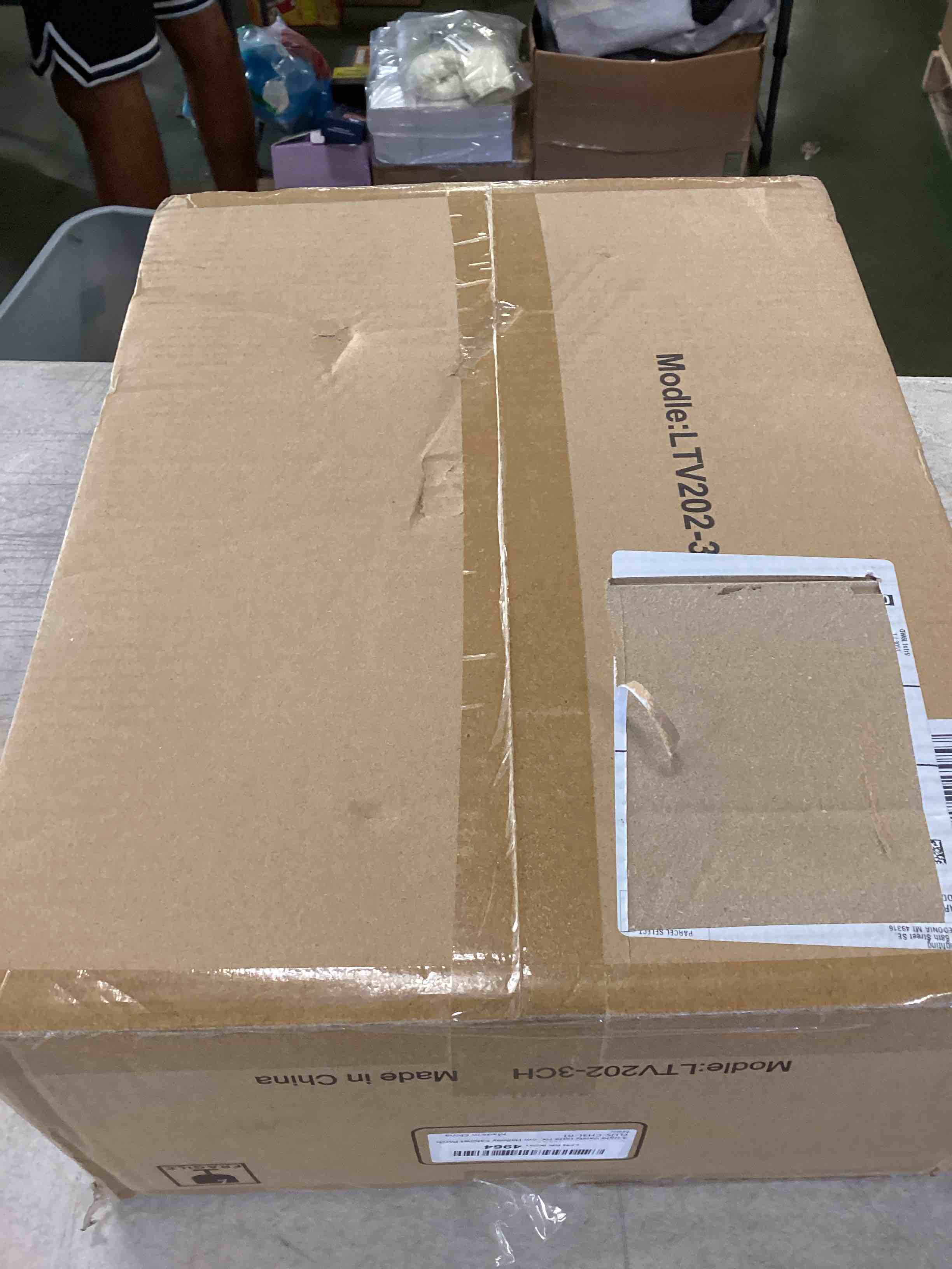 https://s3.amazonaws.com/lotting-images-prod/bidfta/RED6186377_1713441865567.jpeg