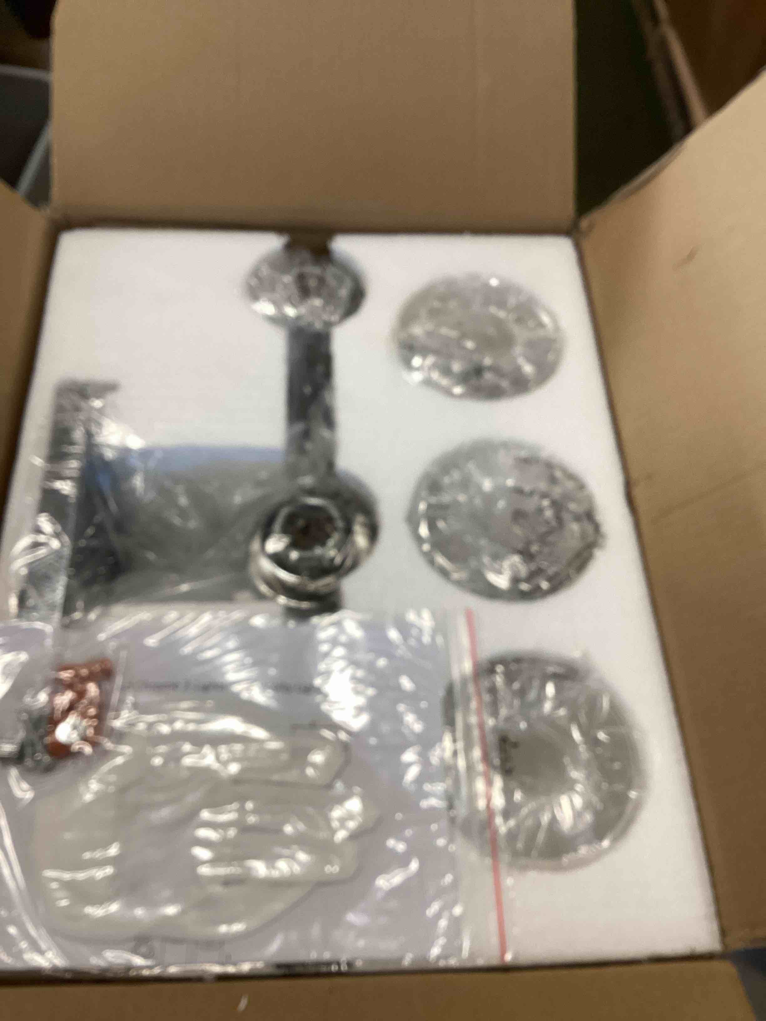 https://s3.amazonaws.com/lotting-images-prod/bidfta/RED6186377_1713441918991.jpeg