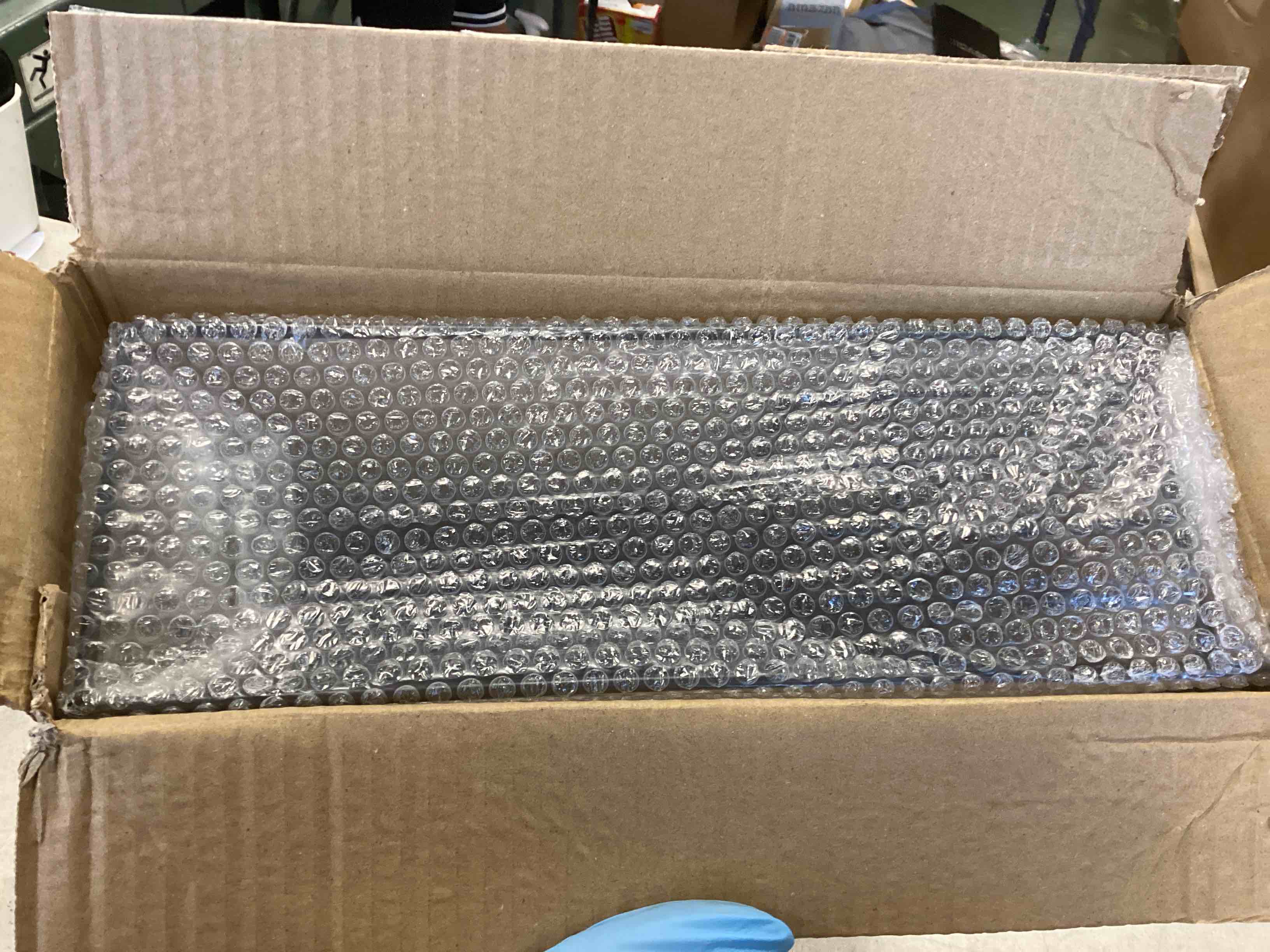 https://s3.amazonaws.com/lotting-images-prod/bidfta/RED6186387_1713442684790.jpeg