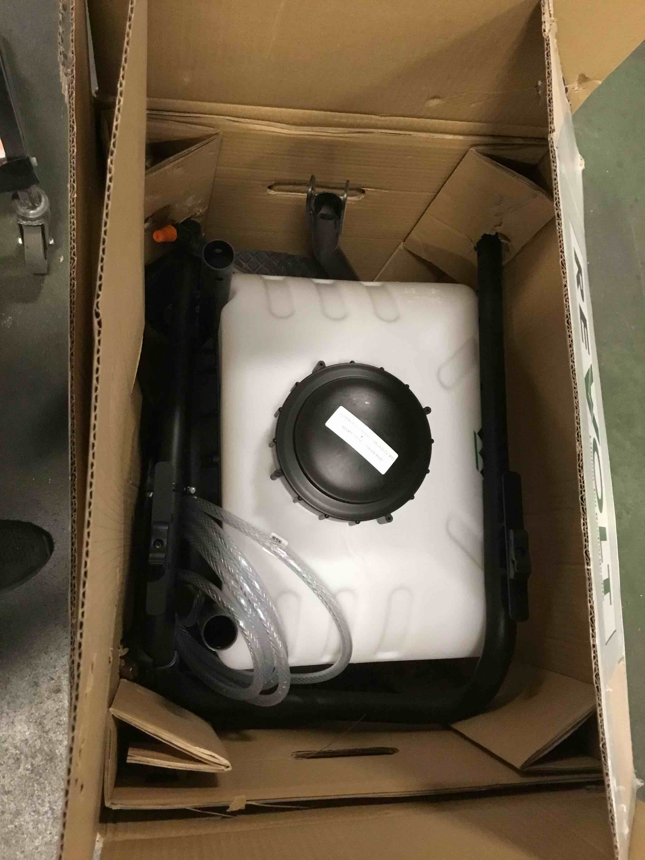 https://s3.amazonaws.com/lotting-images-prod/bidfta/RED6186970_1714392226011.jpeg