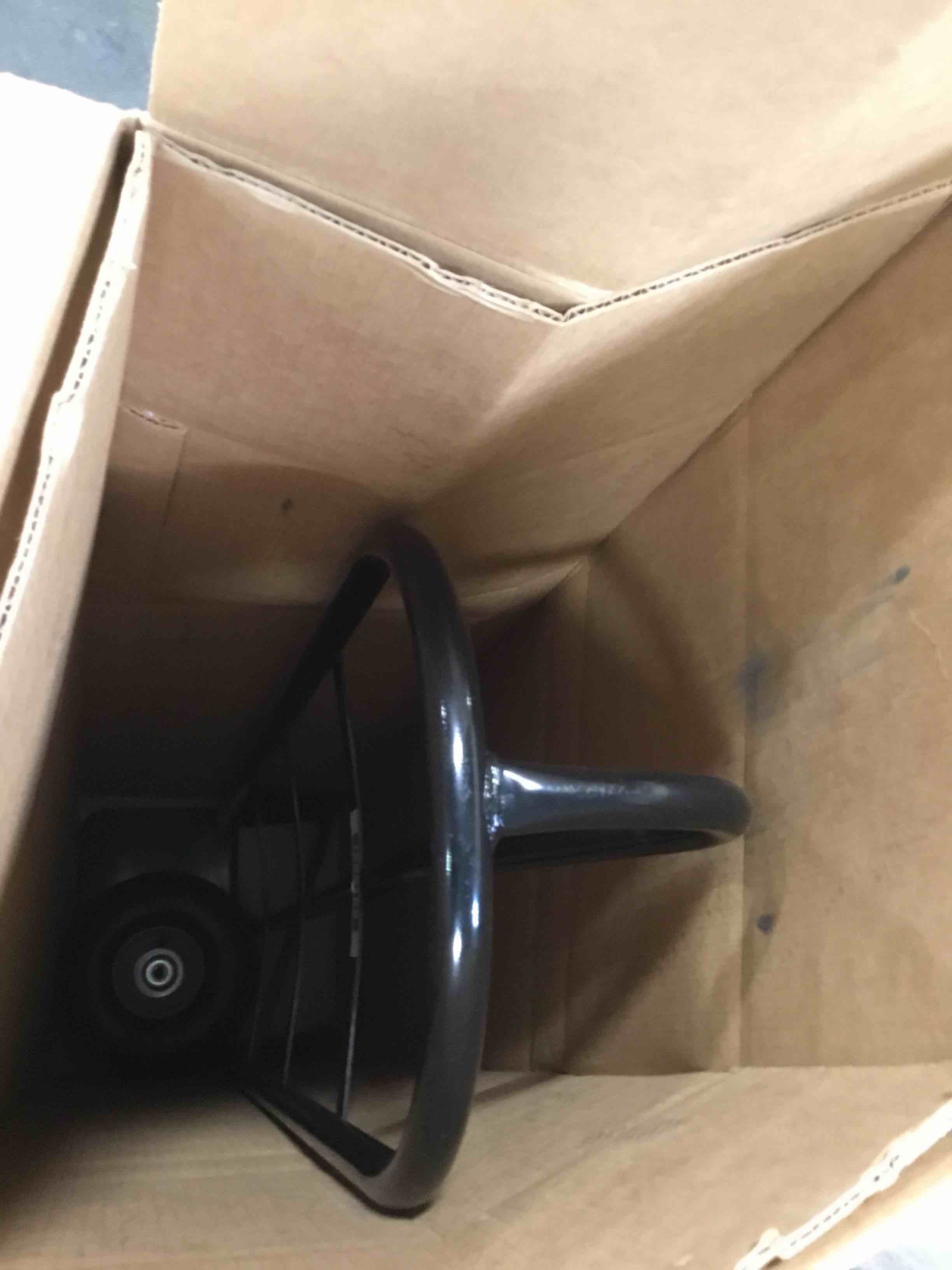 https://s3.amazonaws.com/lotting-images-prod/bidfta/RED6186982_1714395952316.jpeg