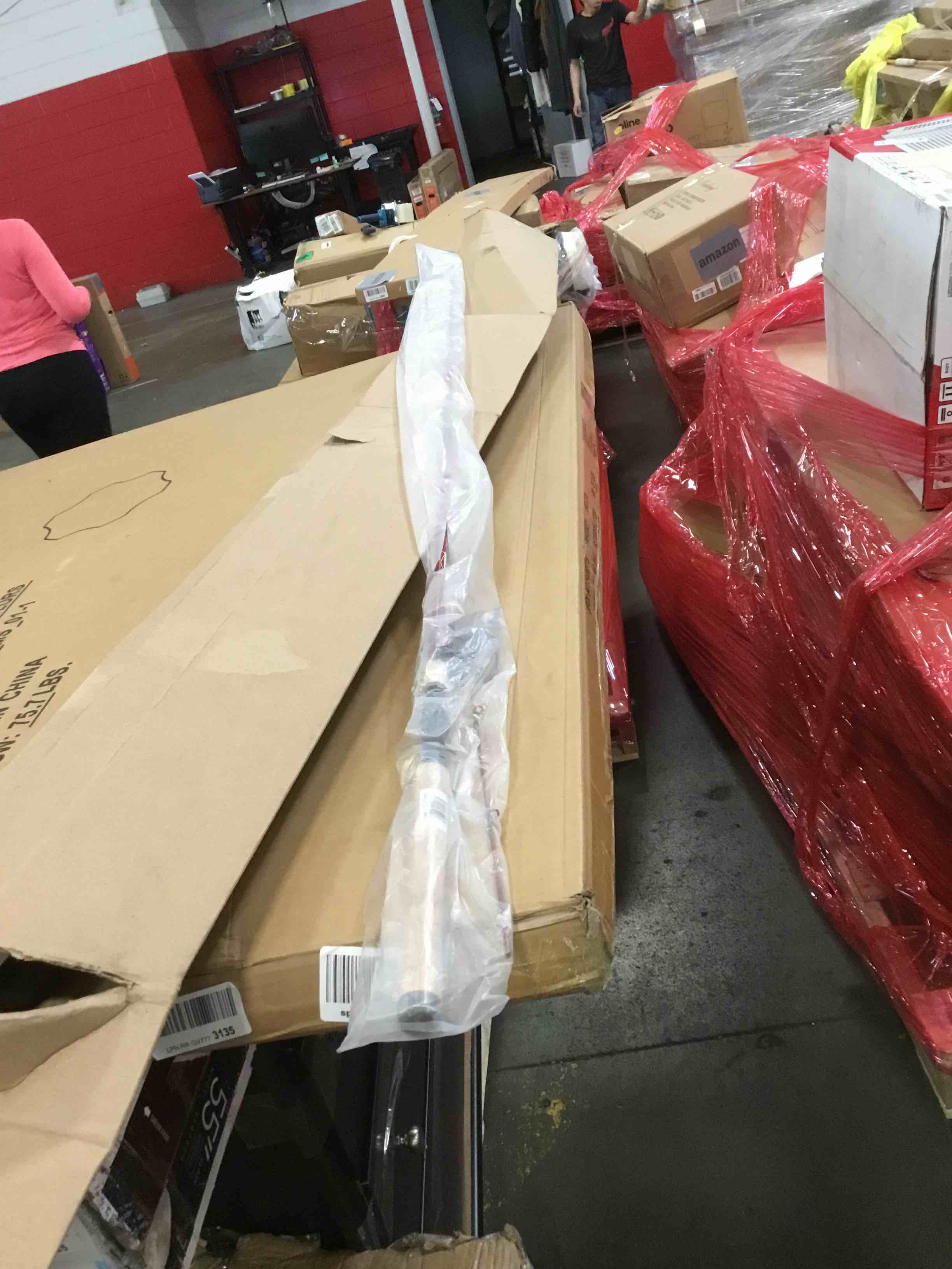 https://s3.amazonaws.com/lotting-images-prod/bidfta/RED6187039_1714412472858.jpeg