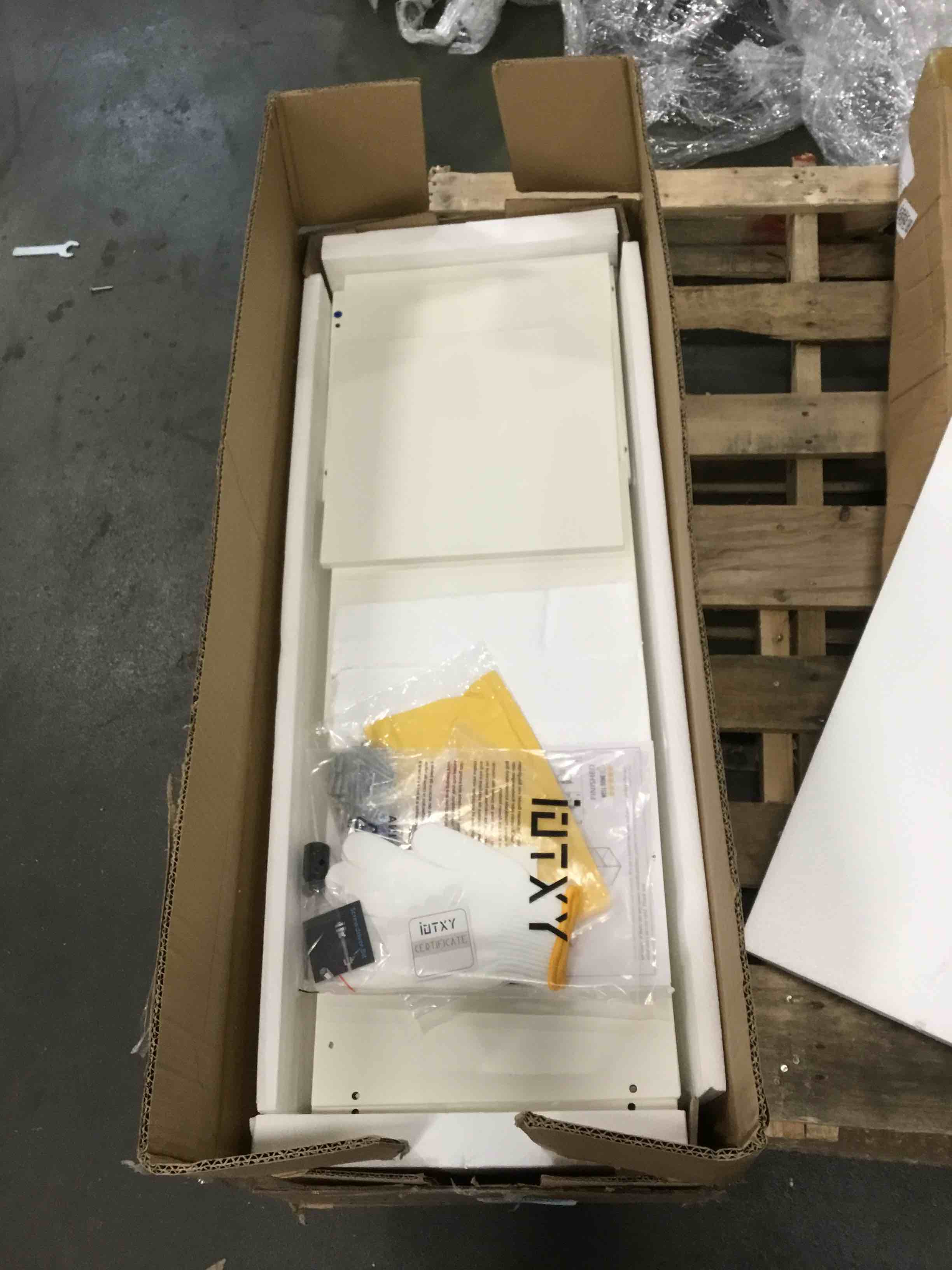 https://s3.amazonaws.com/lotting-images-prod/bidfta/RED6187163_1714506602400.jpeg