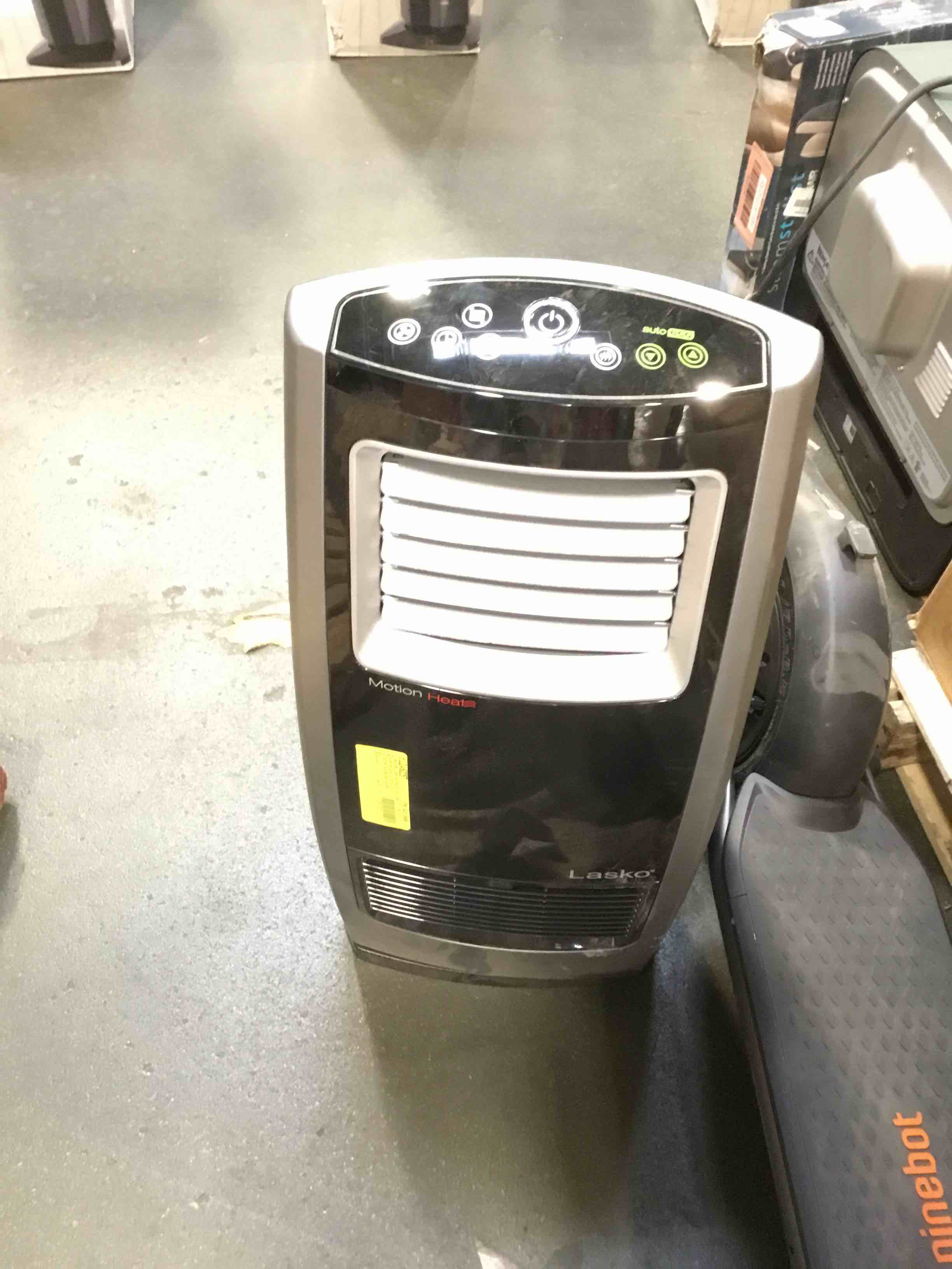 https://s3.amazonaws.com/lotting-images-prod/bidfta/RED6187200_1714567842066.jpeg
