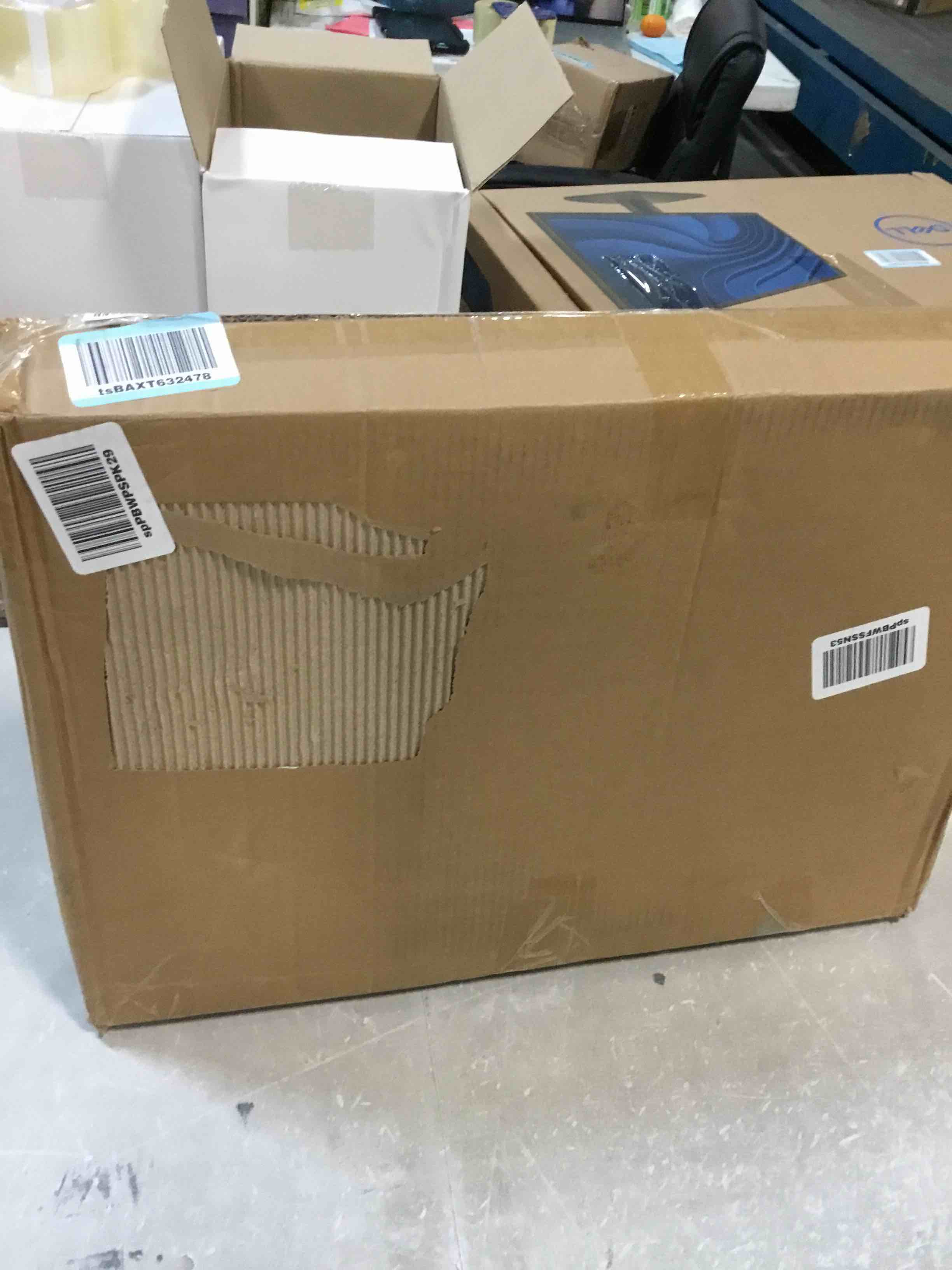 https://s3.amazonaws.com/lotting-images-prod/bidfta/RED6187620_1714760928213.jpeg