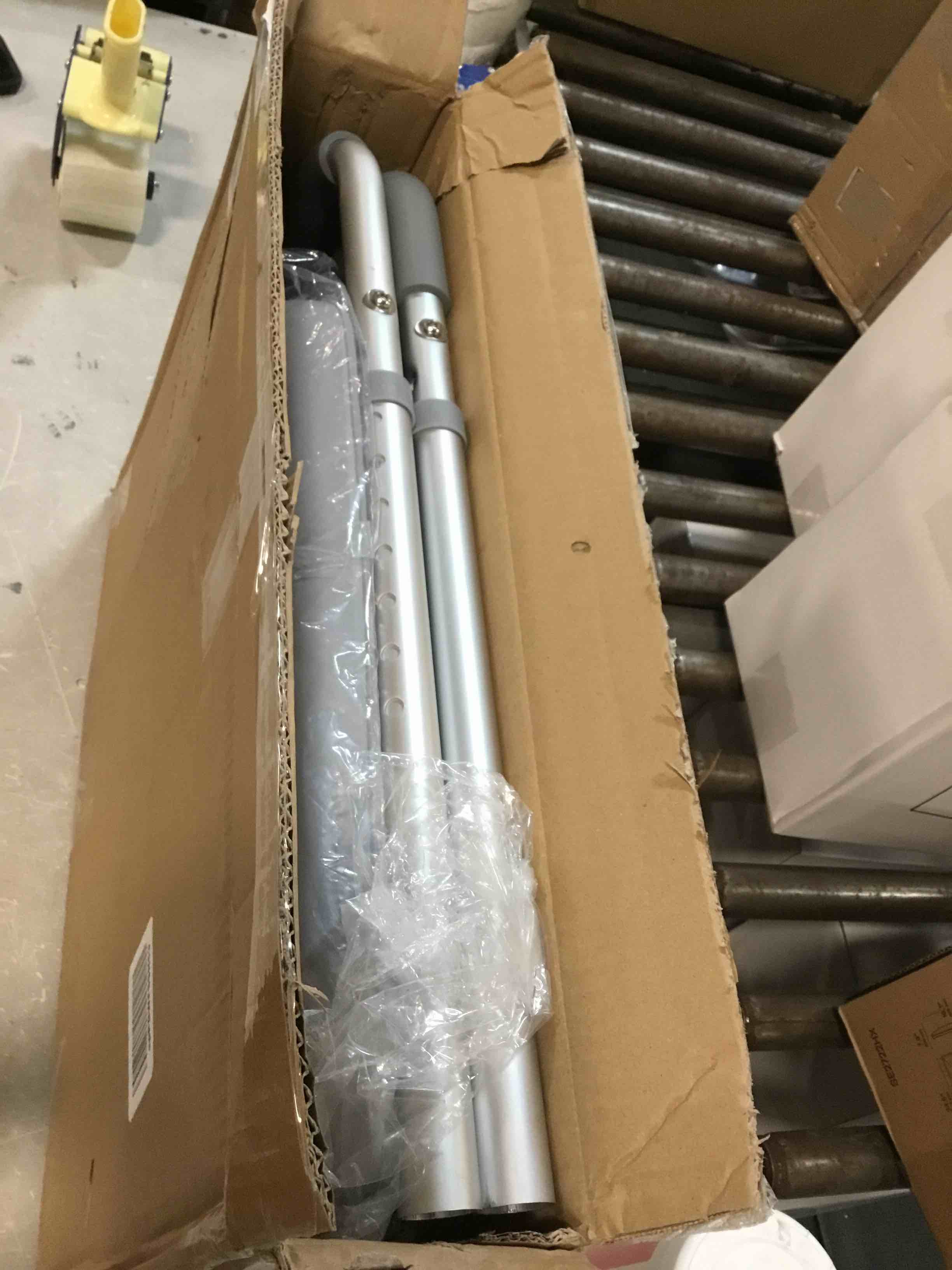 https://s3.amazonaws.com/lotting-images-prod/bidfta/RED6187620_1714760953807.jpeg