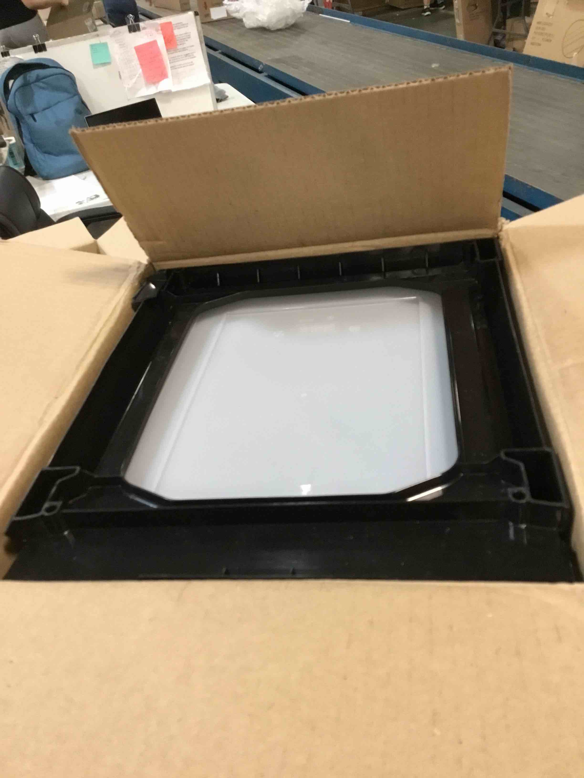 https://s3.amazonaws.com/lotting-images-prod/bidfta/RED6187725_1715002816682.jpeg