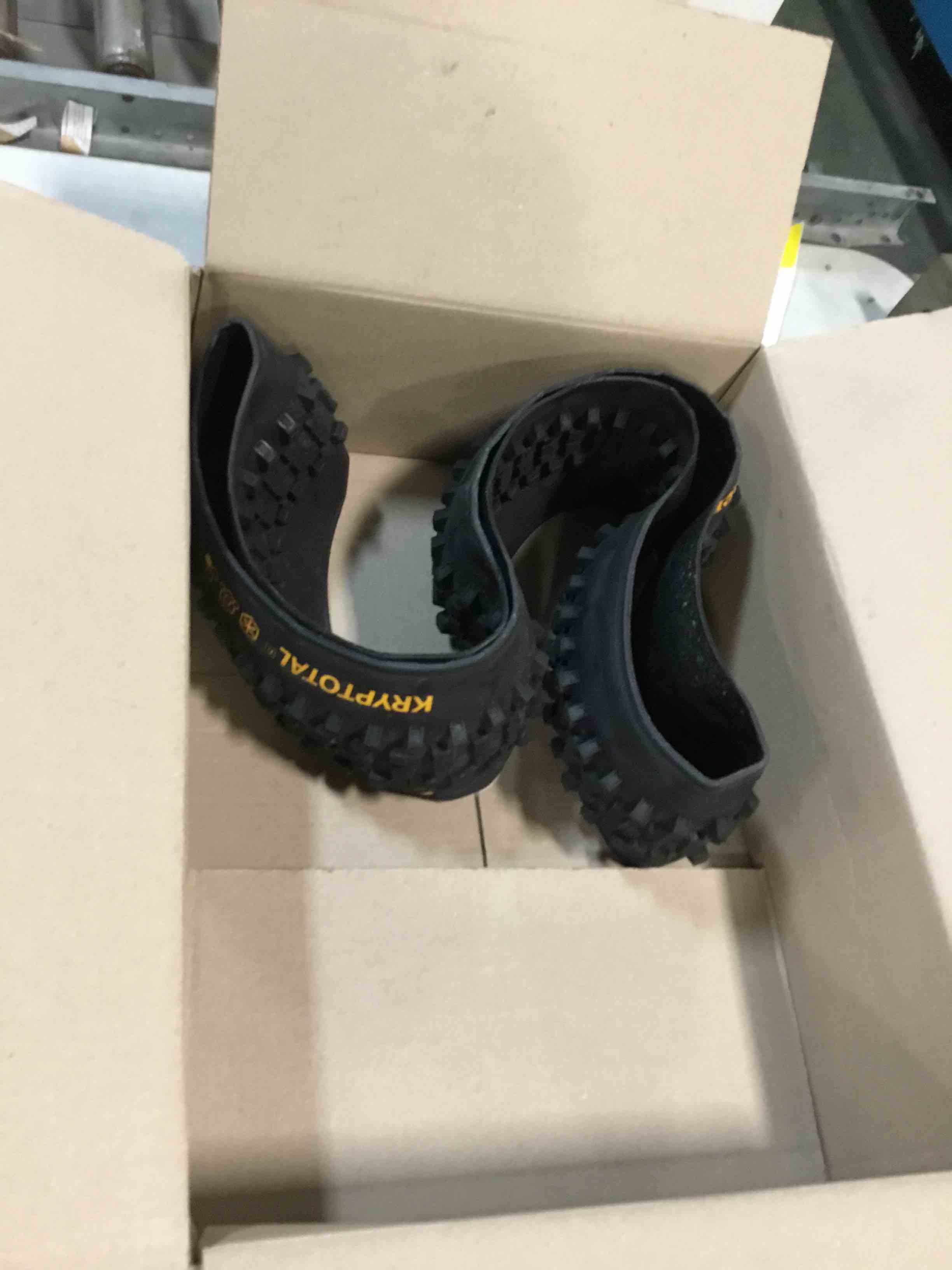 https://s3.amazonaws.com/lotting-images-prod/bidfta/RED6187727_1715002999276.jpeg