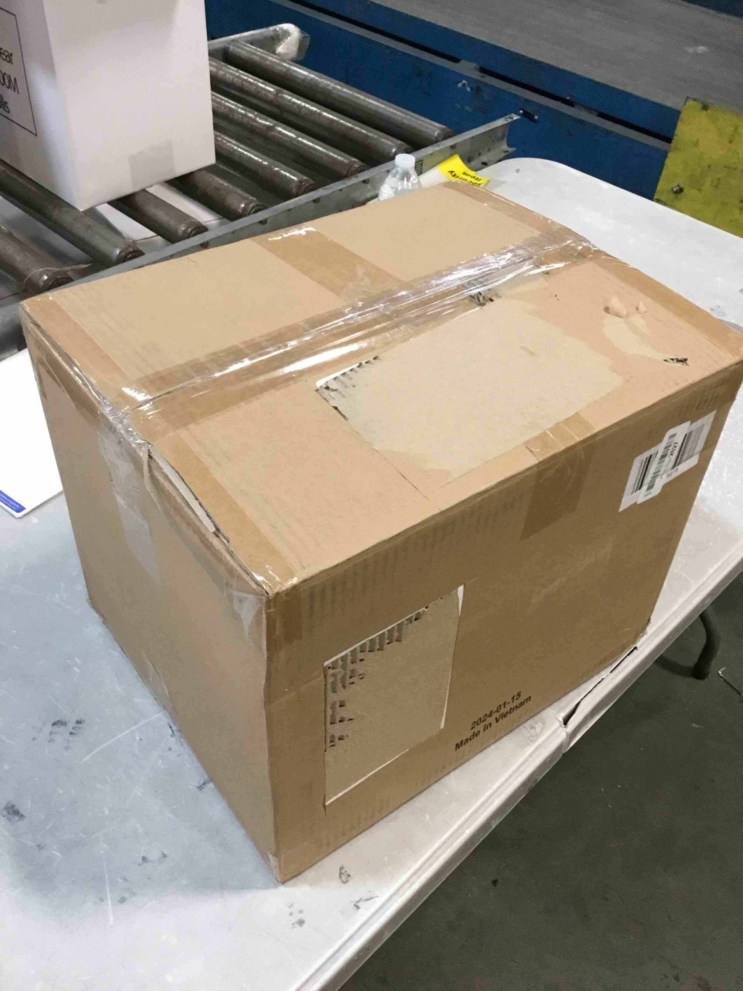 https://s3.amazonaws.com/lotting-images-prod/bidfta/RED6187830_1715023357055.jpeg