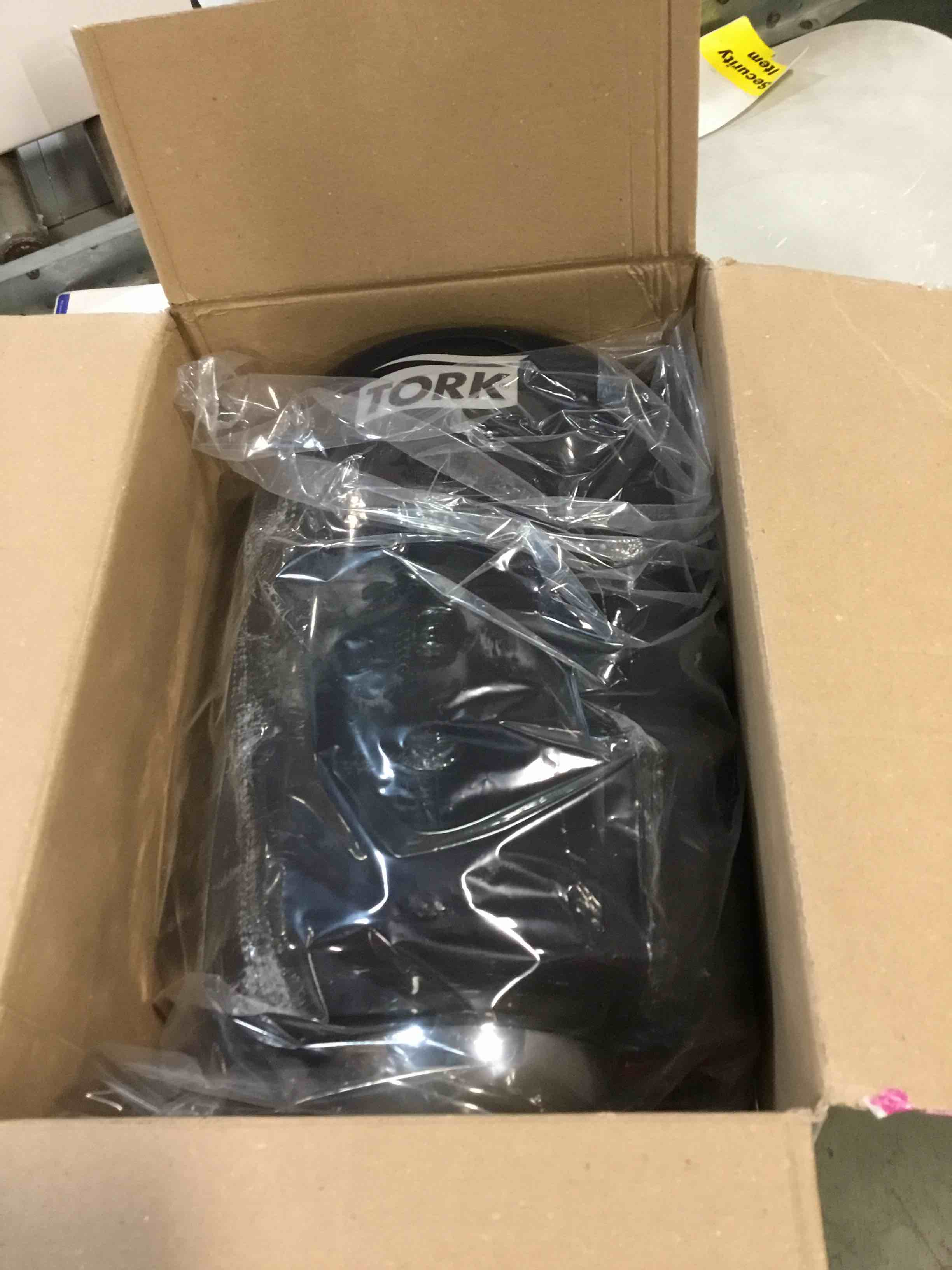 https://s3.amazonaws.com/lotting-images-prod/bidfta/RED6187905_1715087715412.jpeg