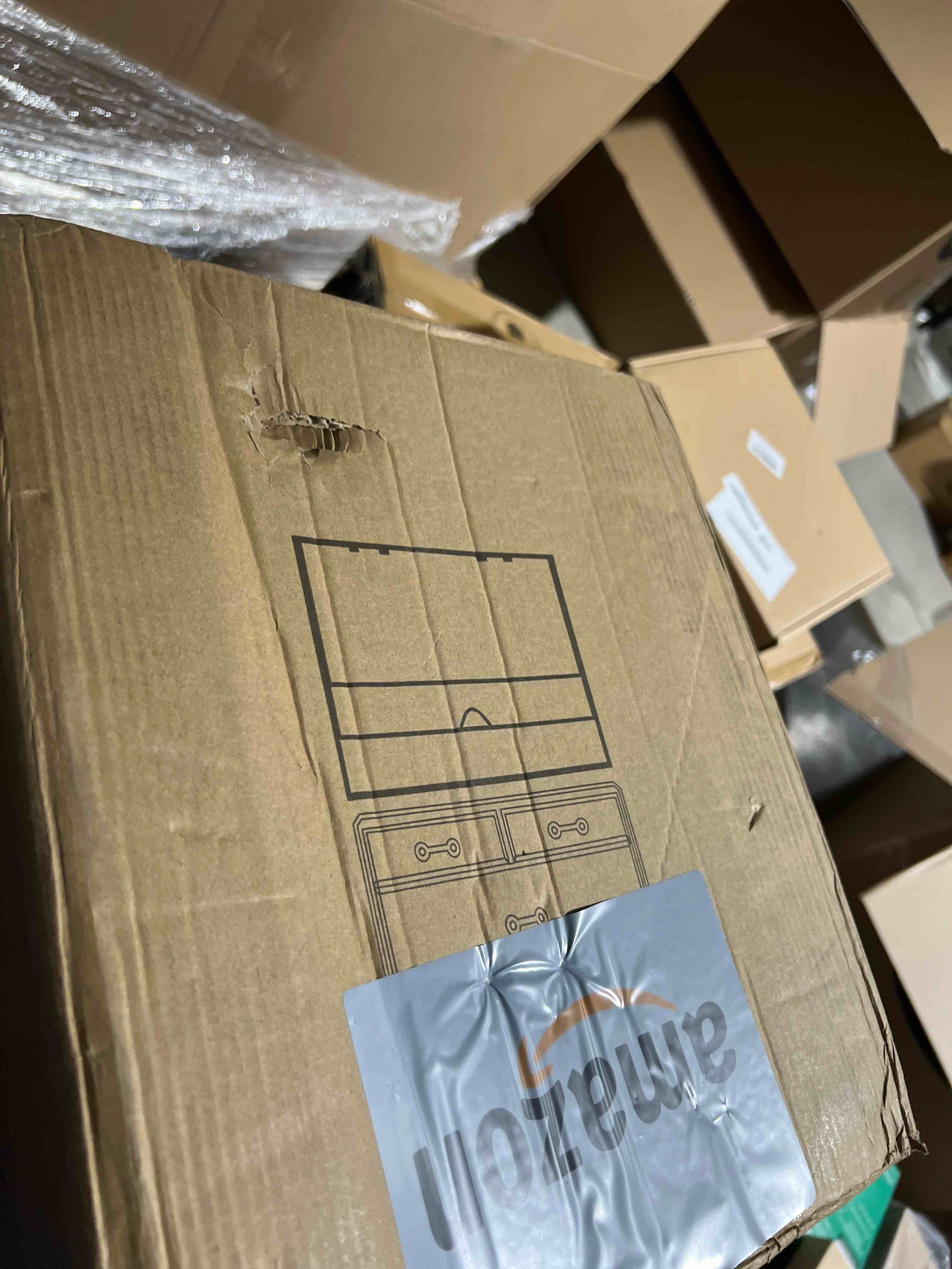 https://s3.amazonaws.com/lotting-images-prod/bidfta/RED6188287_1723585934544.jpeg