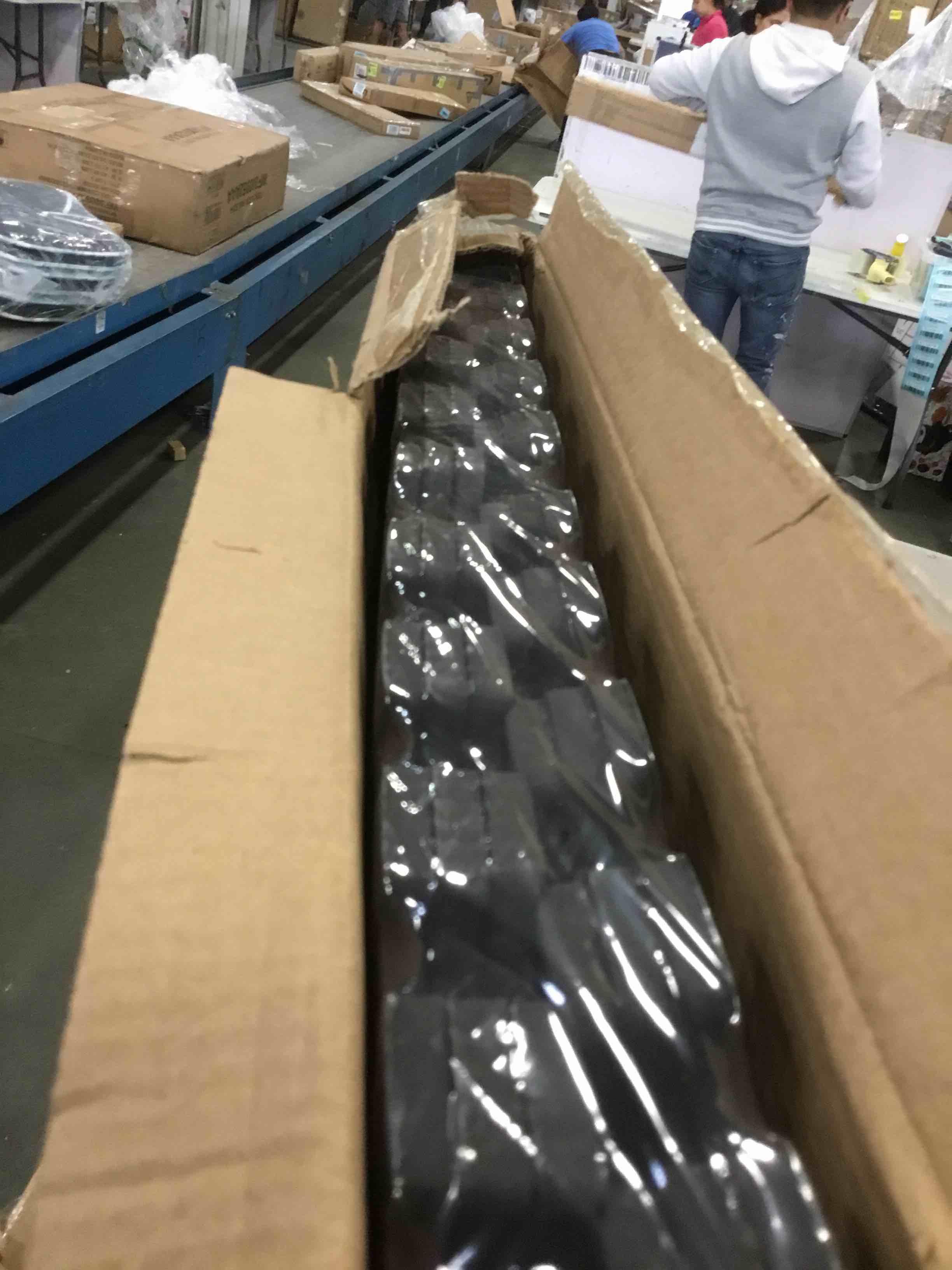 https://s3.amazonaws.com/lotting-images-prod/bidfta/RED6189634_1714133895530.jpeg