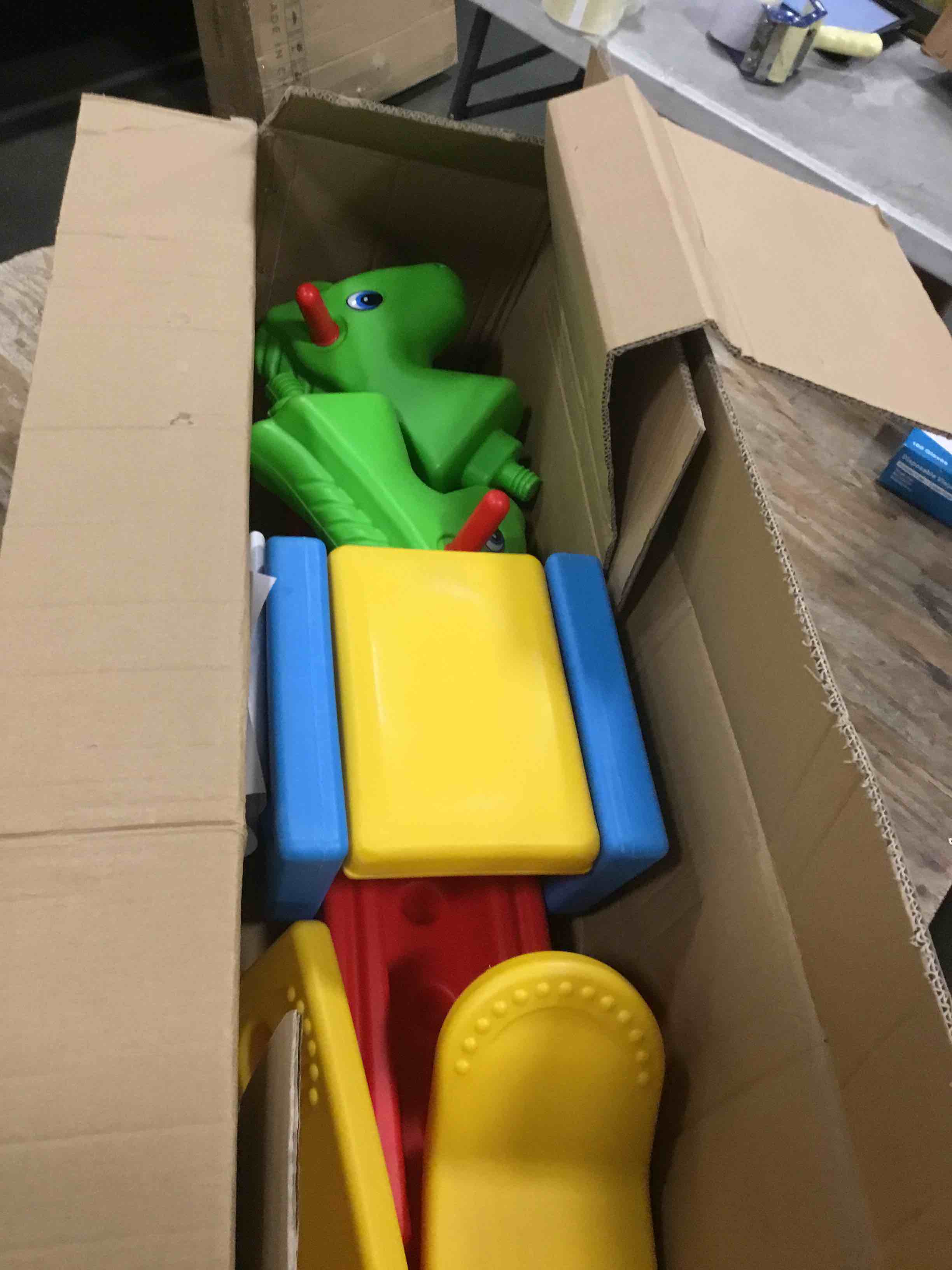 https://s3.amazonaws.com/lotting-images-prod/bidfta/RED6190465_1714476639746.jpeg