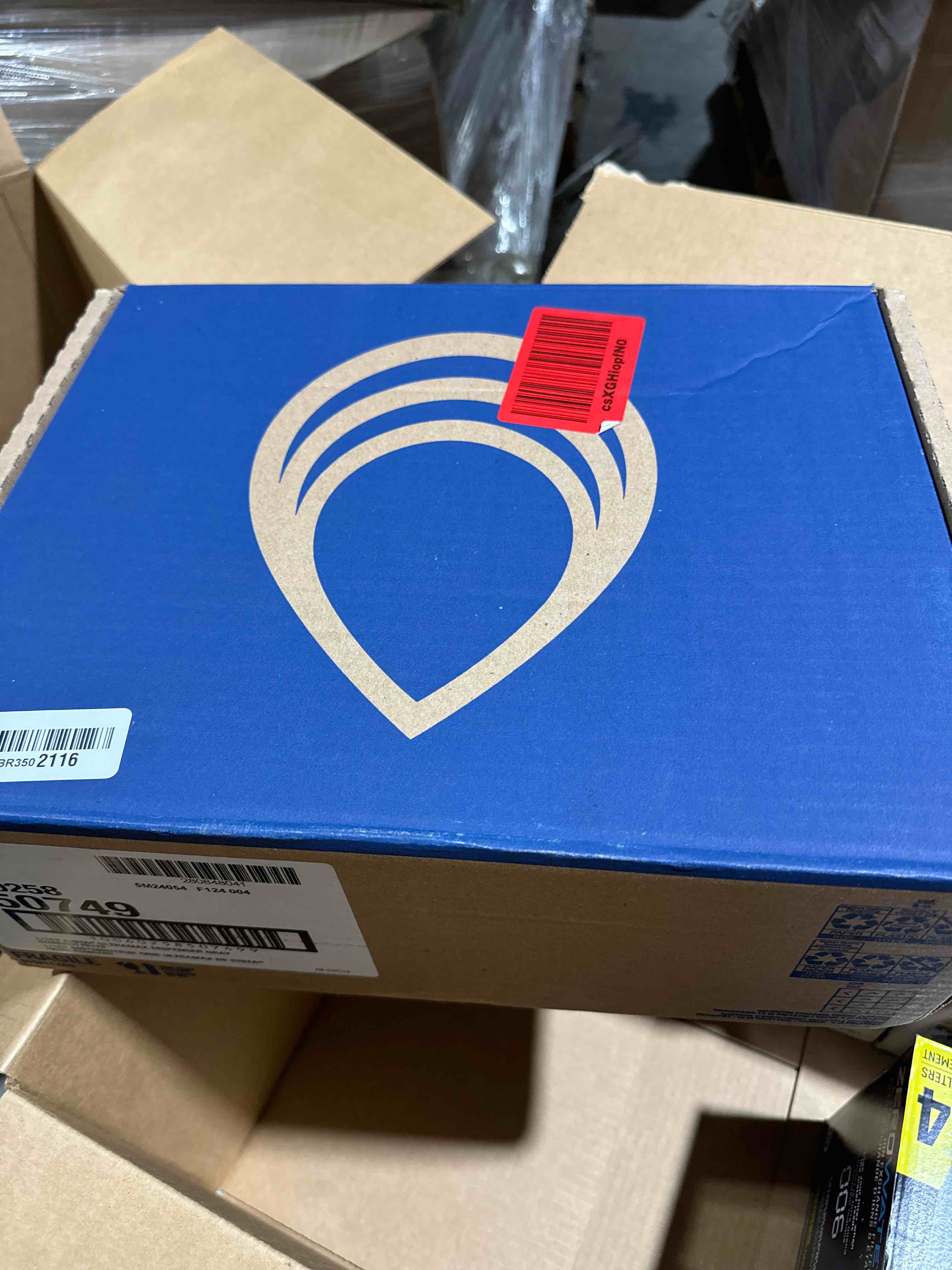 https://s3.amazonaws.com/lotting-images-prod/bidfta/RED6190977_1722025781760.jpeg