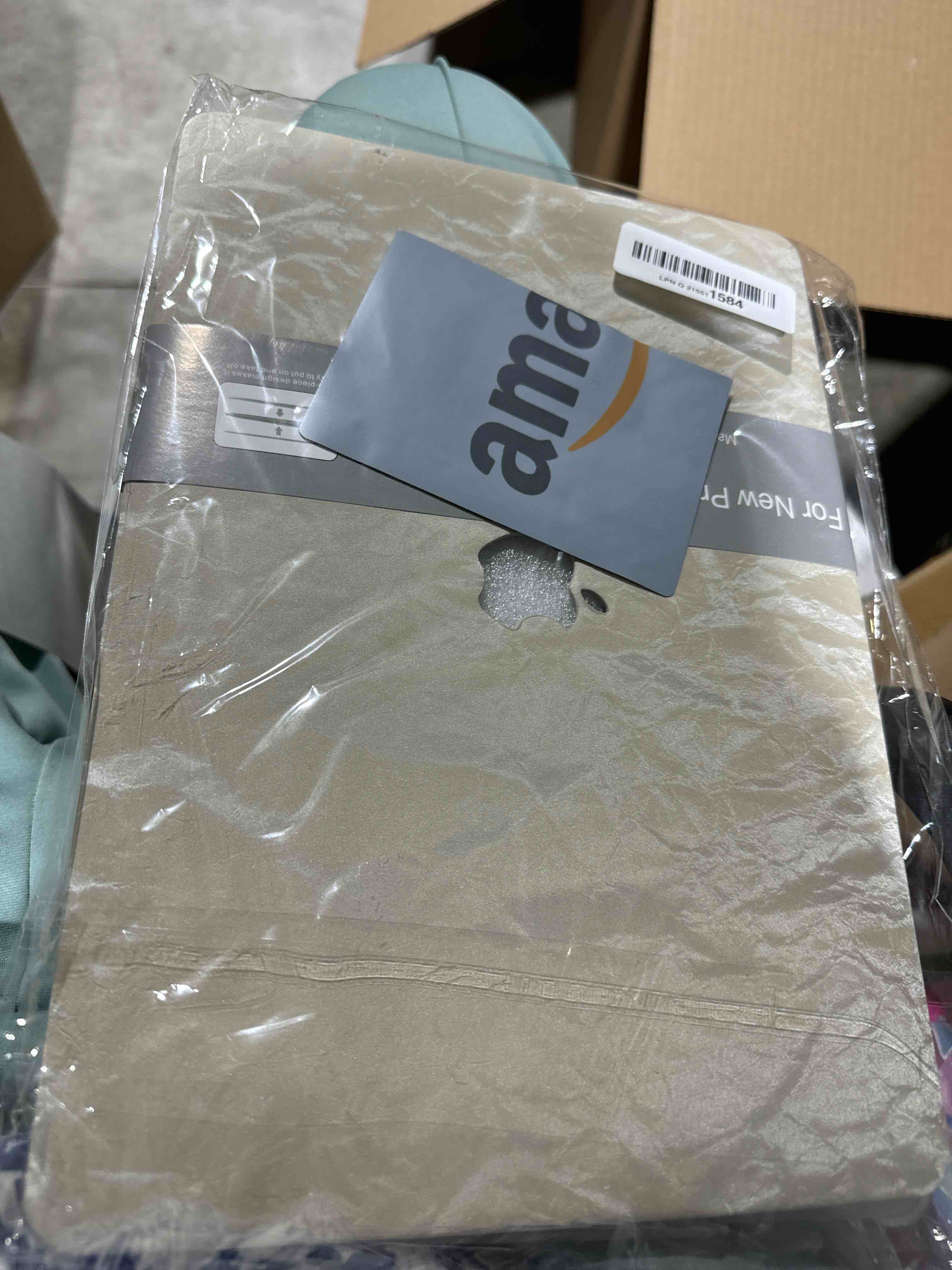 https://s3.amazonaws.com/lotting-images-prod/bidfta/RED6191152_1723423057385.jpeg