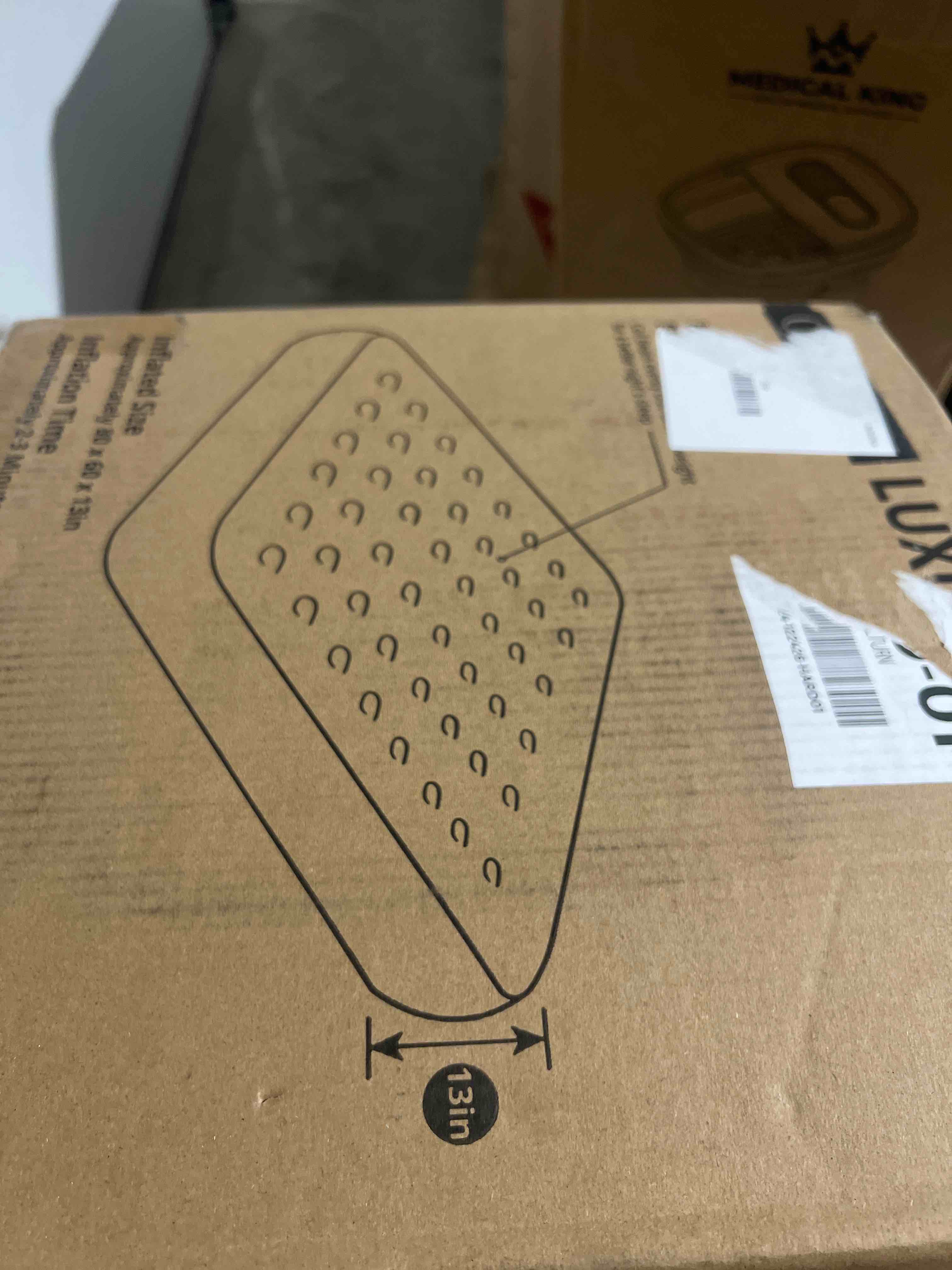 https://s3.amazonaws.com/lotting-images-prod/bidfta/RED6191690_1728315238709.jpeg