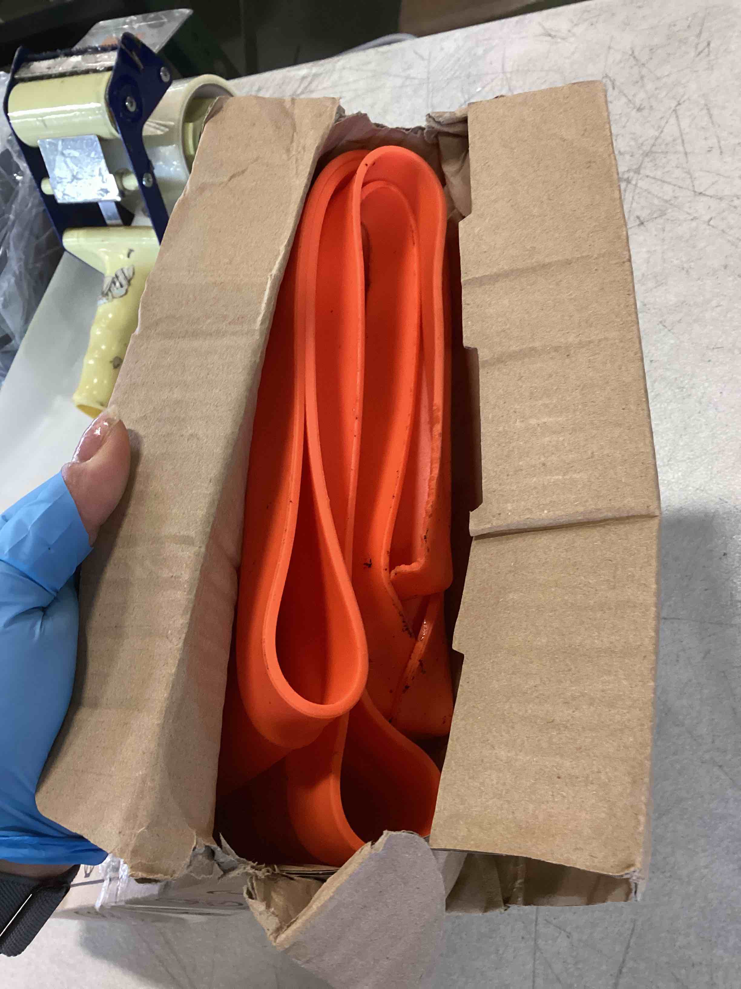 https://s3.amazonaws.com/lotting-images-prod/bidfta/RED6194136_1713972877193.jpeg
