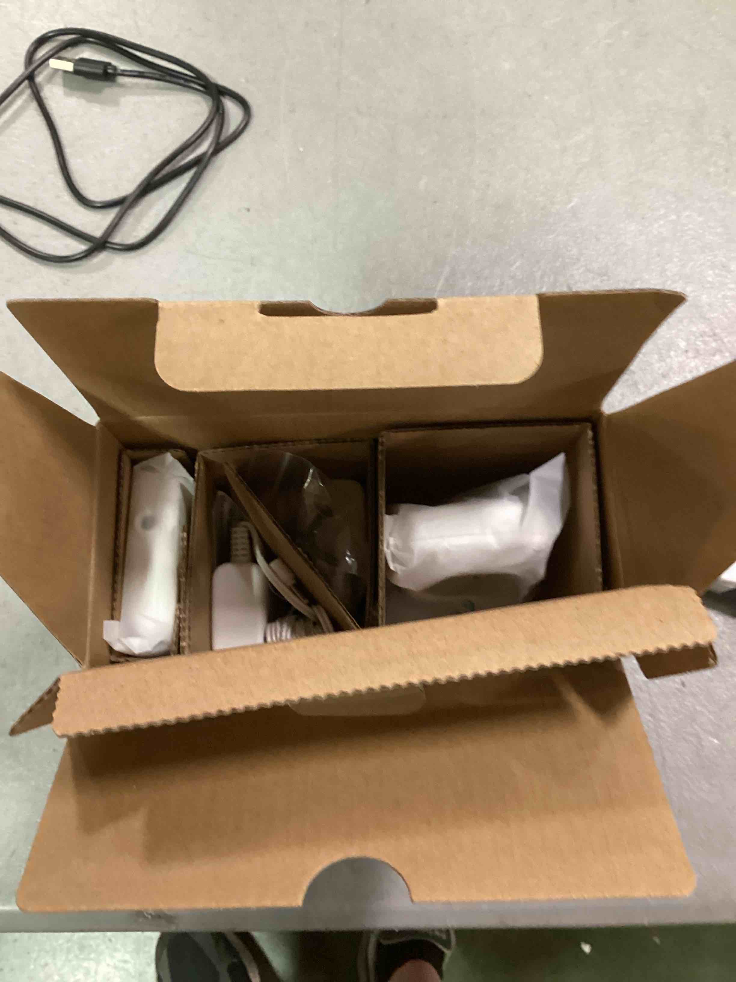 https://s3.amazonaws.com/lotting-images-prod/bidfta/RED6197109_1714422104082.jpeg