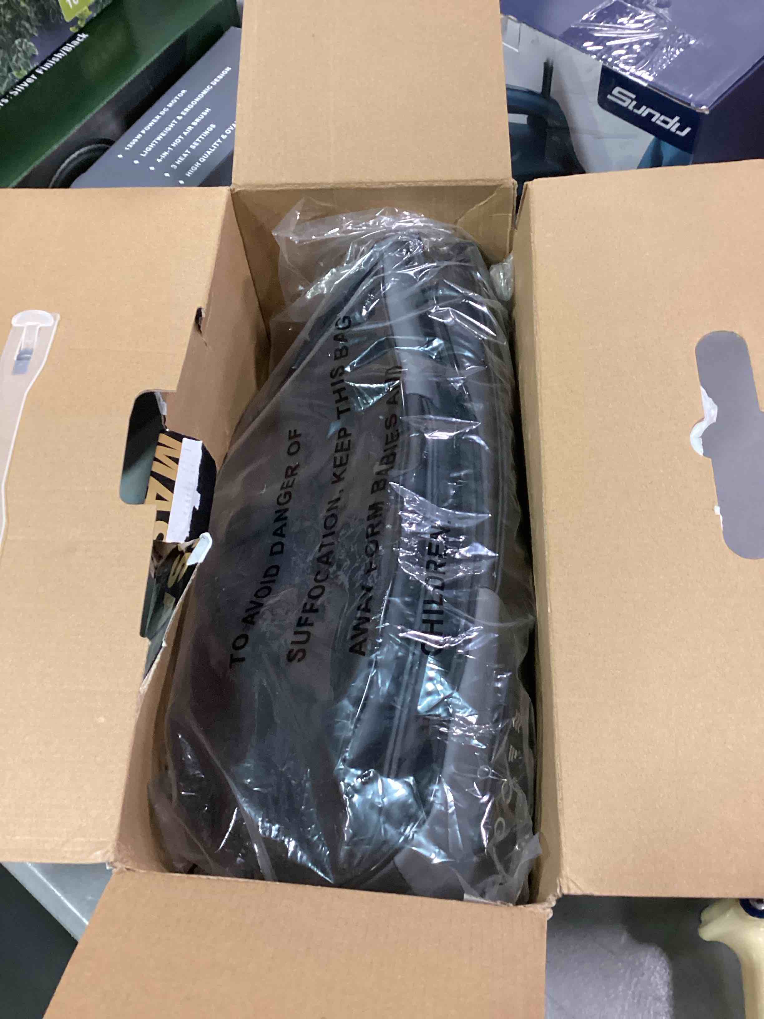 https://s3.amazonaws.com/lotting-images-prod/bidfta/RED6197421_1714576399067.jpeg