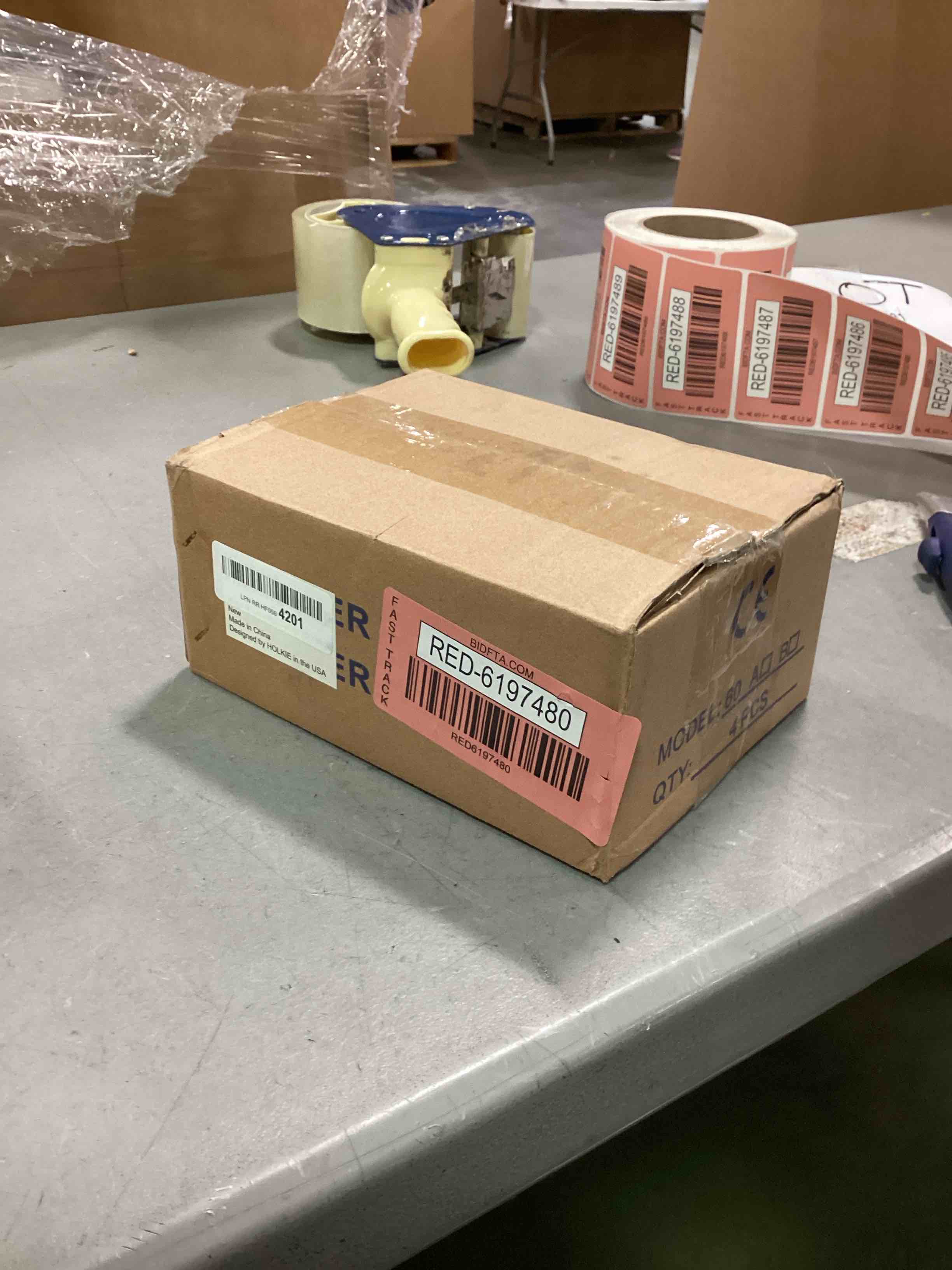 https://s3.amazonaws.com/lotting-images-prod/bidfta/RED6197480_1714587716202.jpeg
