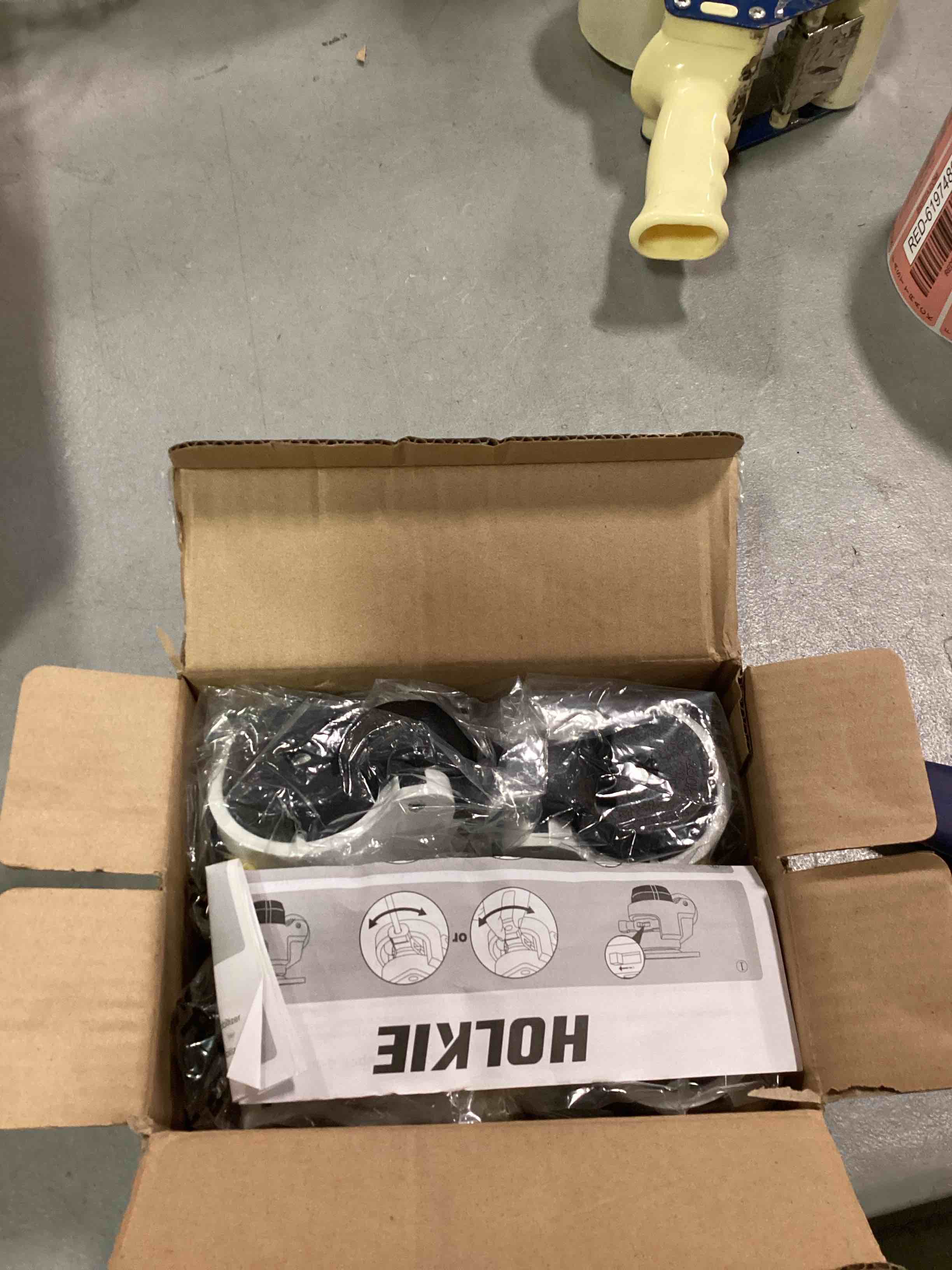 https://s3.amazonaws.com/lotting-images-prod/bidfta/RED6197480_1714587759202.jpeg