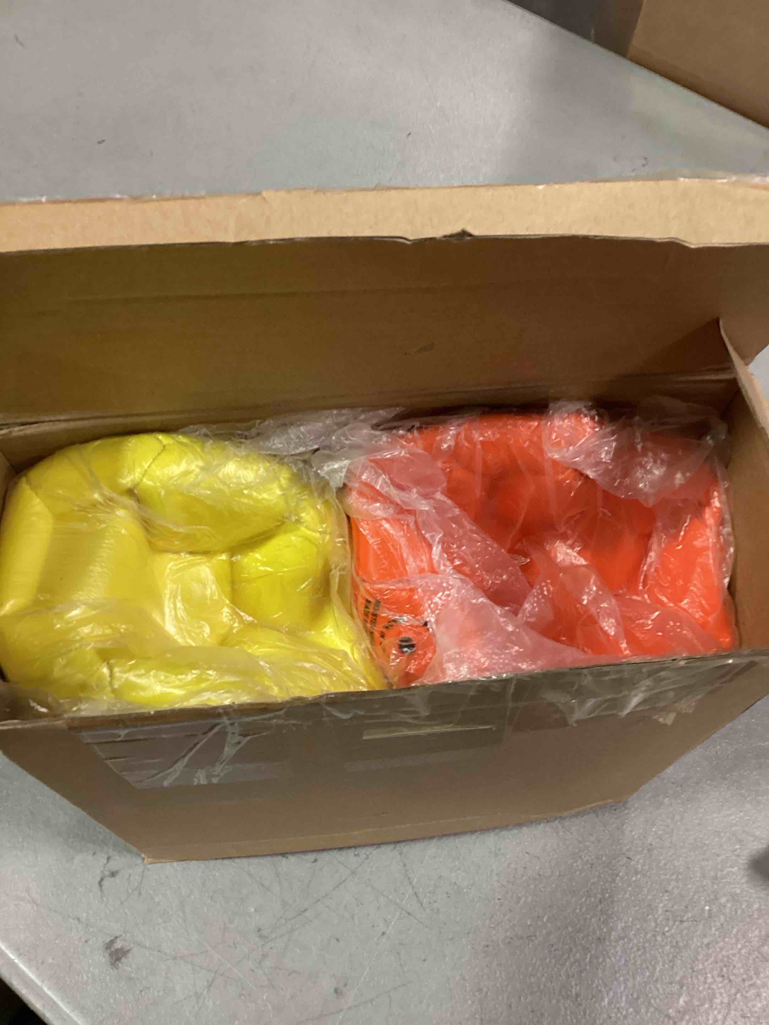 https://s3.amazonaws.com/lotting-images-prod/bidfta/RED6197498_1714590654607.jpeg