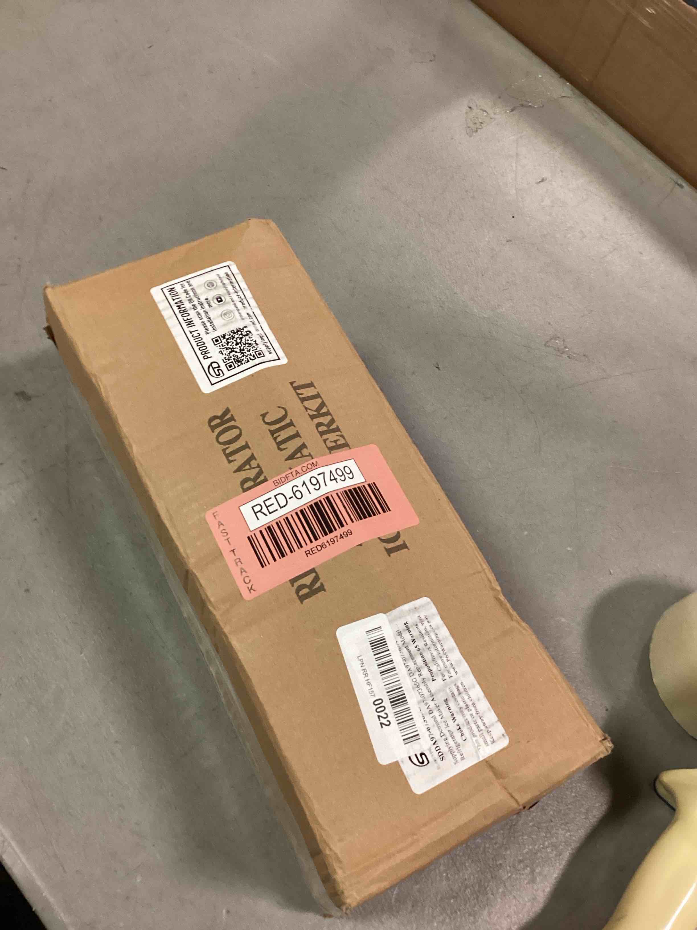https://s3.amazonaws.com/lotting-images-prod/bidfta/RED6197499_1714590904573.jpeg