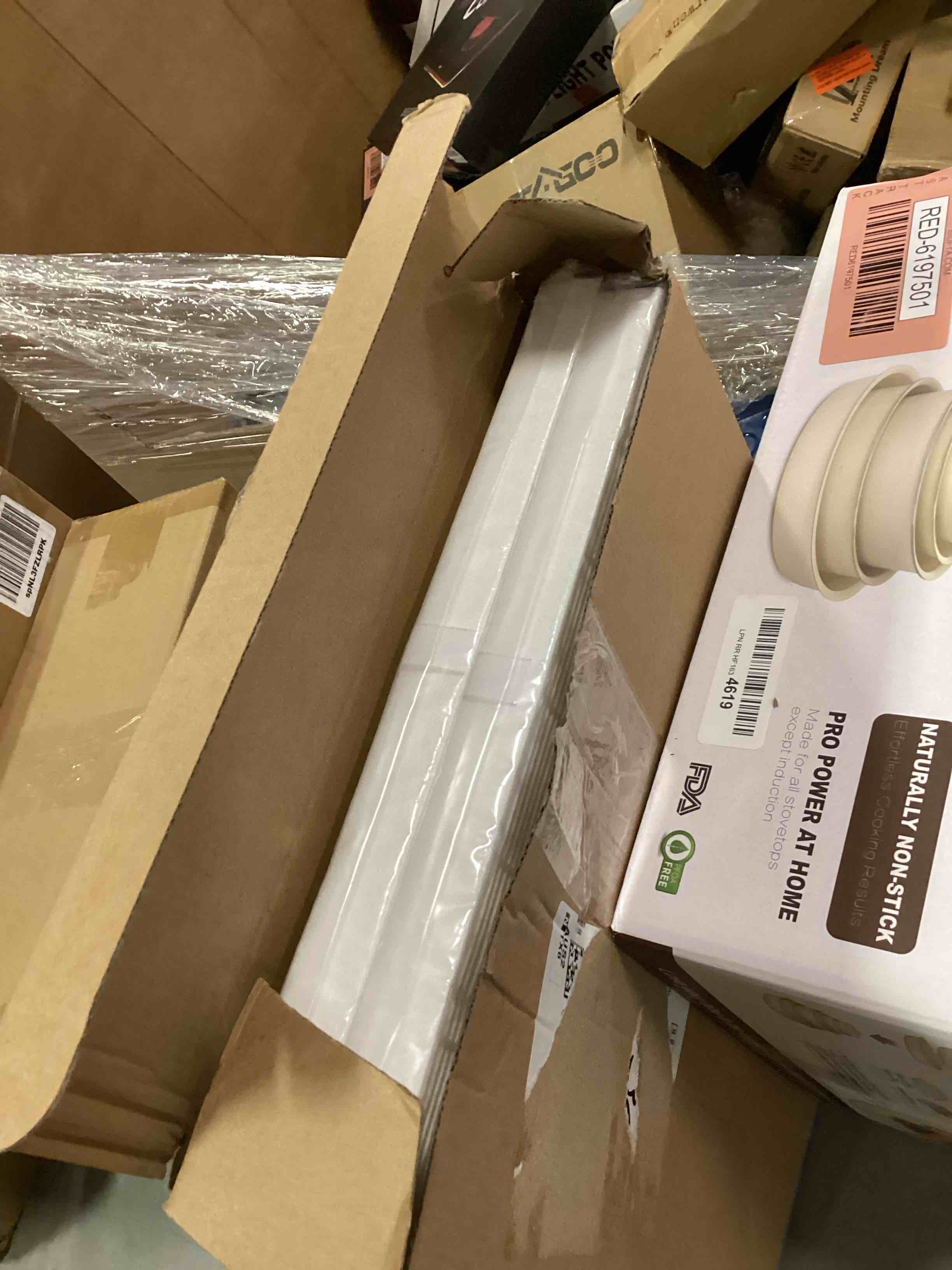 https://s3.amazonaws.com/lotting-images-prod/bidfta/RED6197502_1714591231010.jpeg