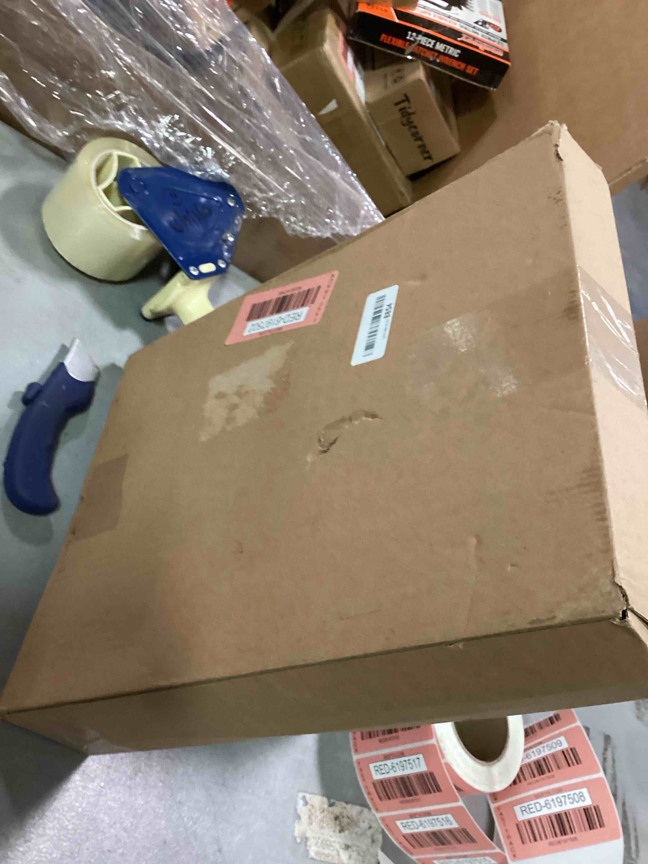 https://s3.amazonaws.com/lotting-images-prod/bidfta/RED6197502_1714591243912.jpeg