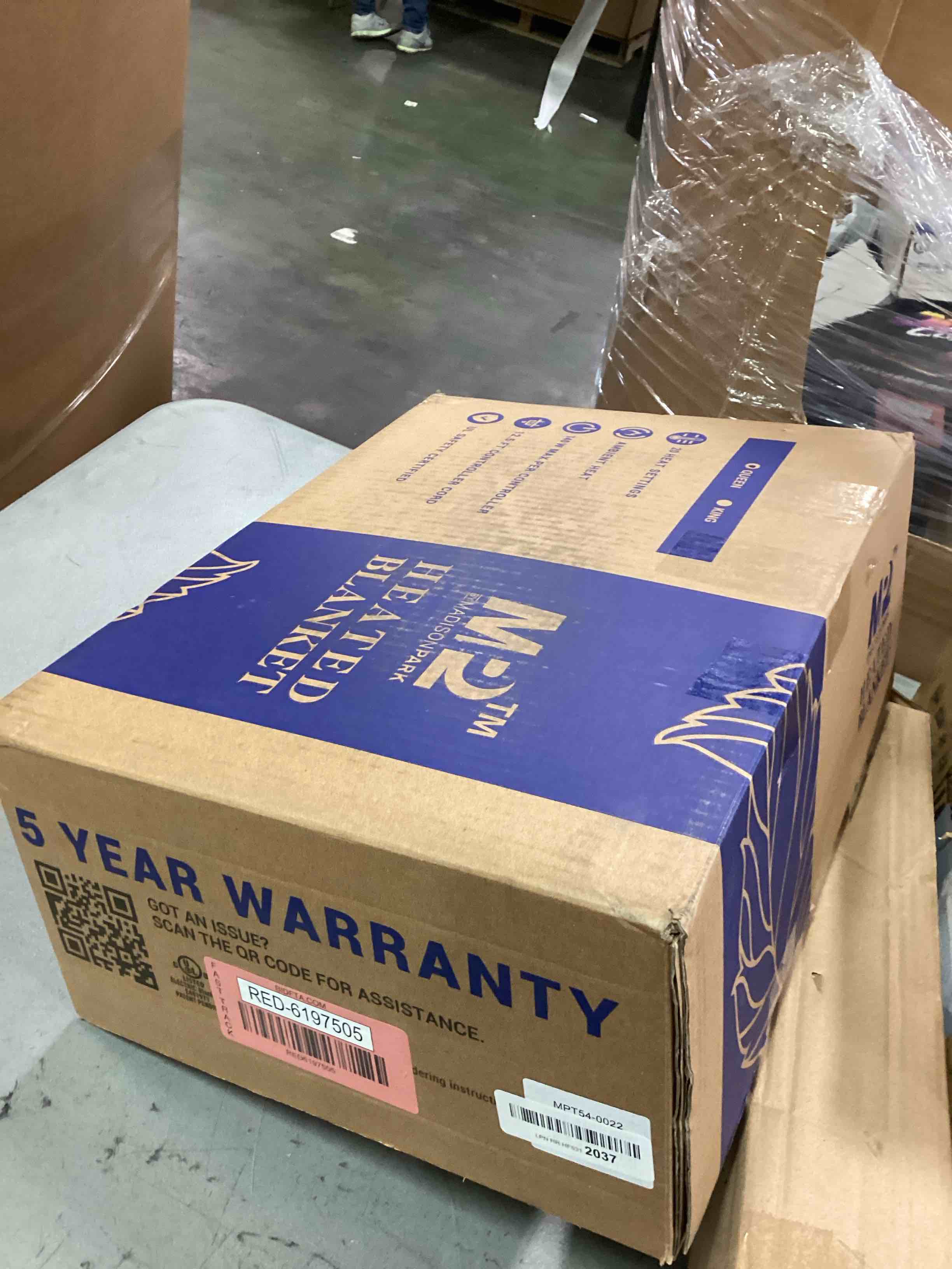 https://s3.amazonaws.com/lotting-images-prod/bidfta/RED6197505_1714591565384.jpeg
