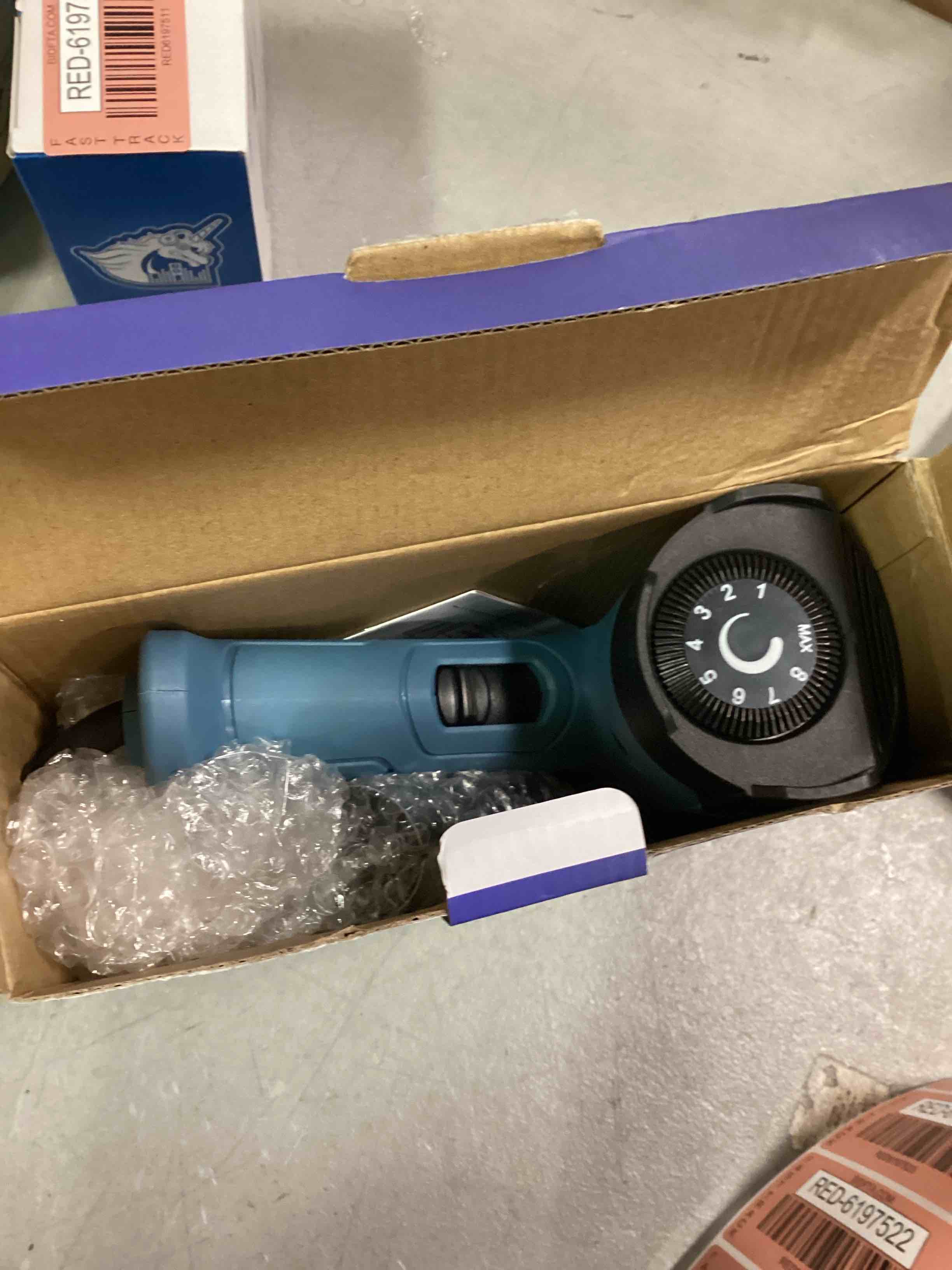 https://s3.amazonaws.com/lotting-images-prod/bidfta/RED6197510_1714592172667.jpeg