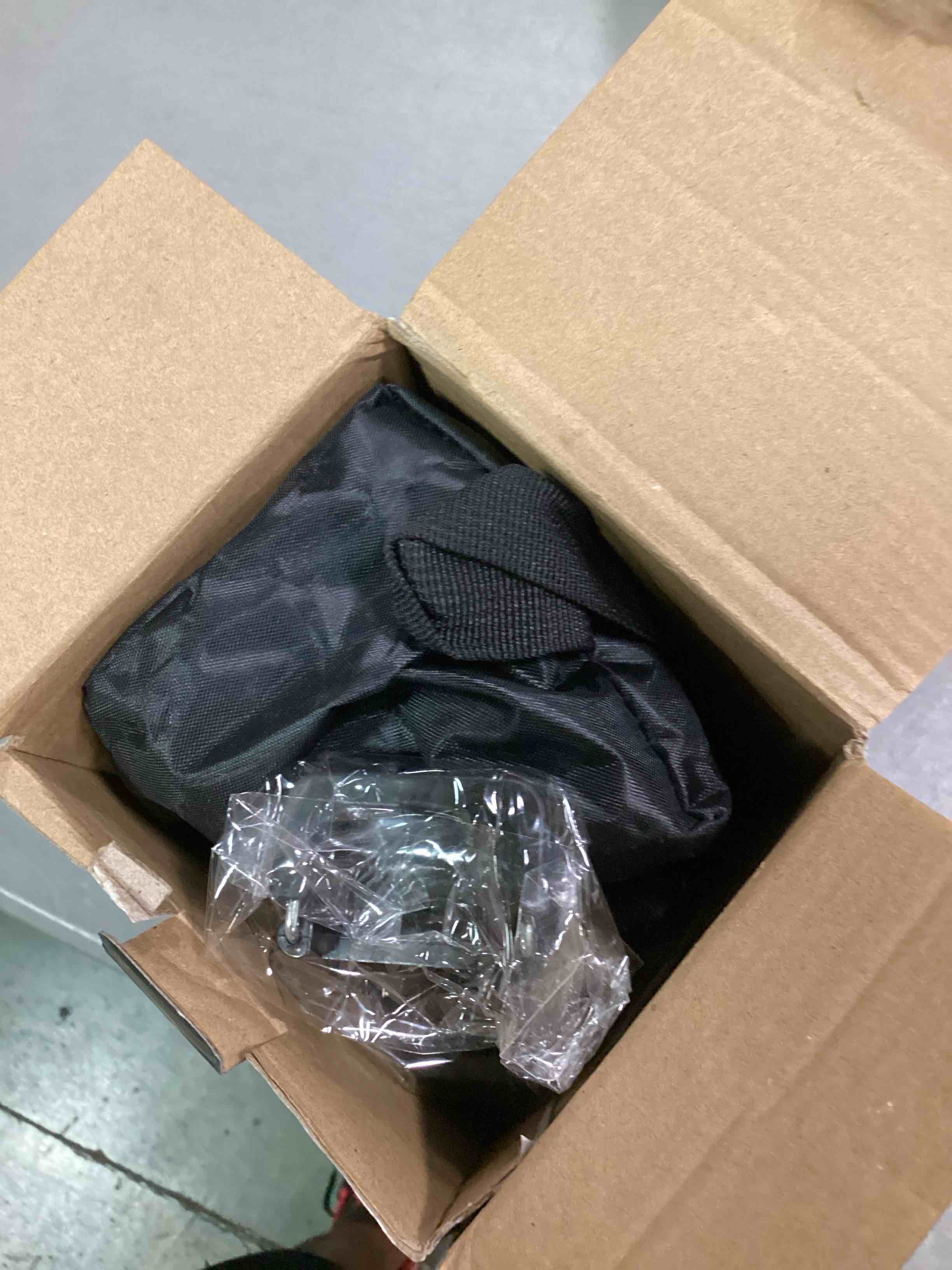 https://s3.amazonaws.com/lotting-images-prod/bidfta/RED6197949_1714998517163.jpeg