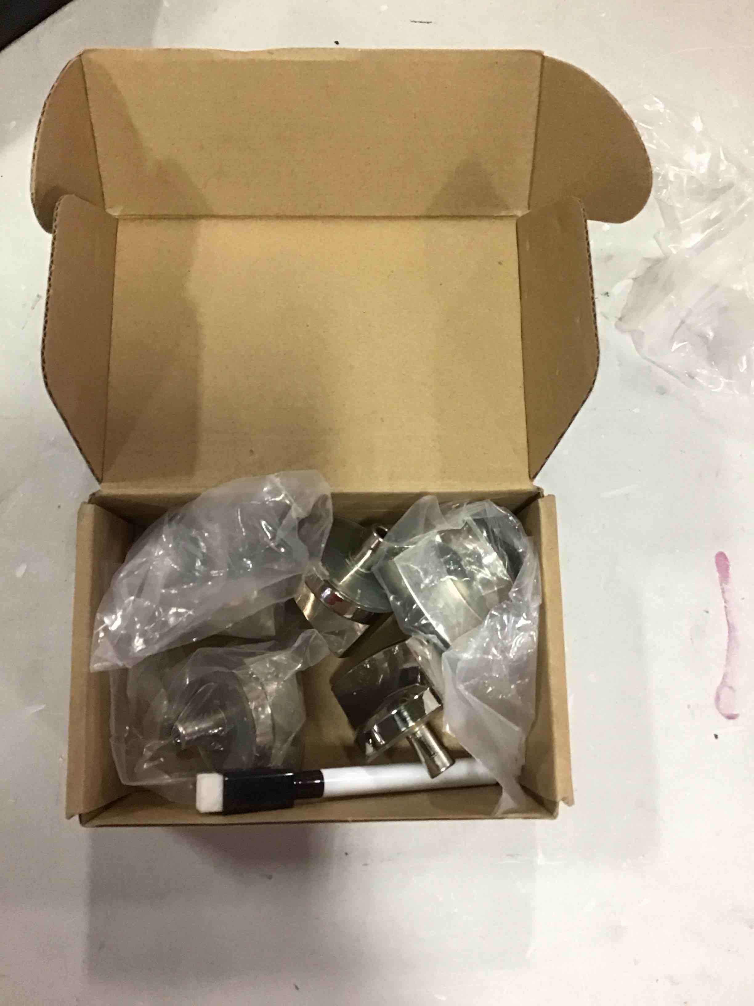https://s3.amazonaws.com/lotting-images-prod/bidfta/RED6199577_1715969990898.jpeg