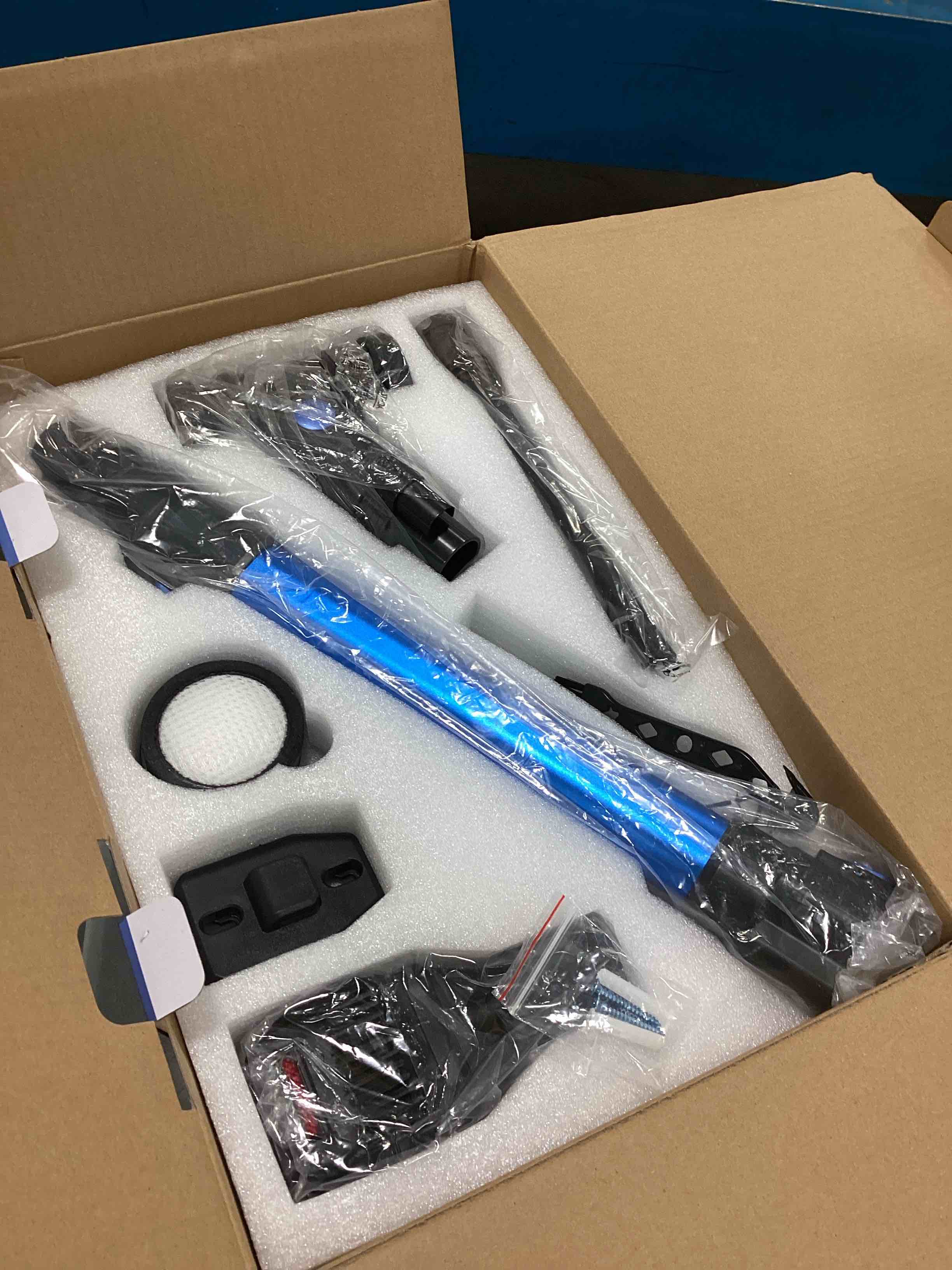 https://s3.amazonaws.com/lotting-images-prod/bidfta/RED6200165_1711712514386.jpeg