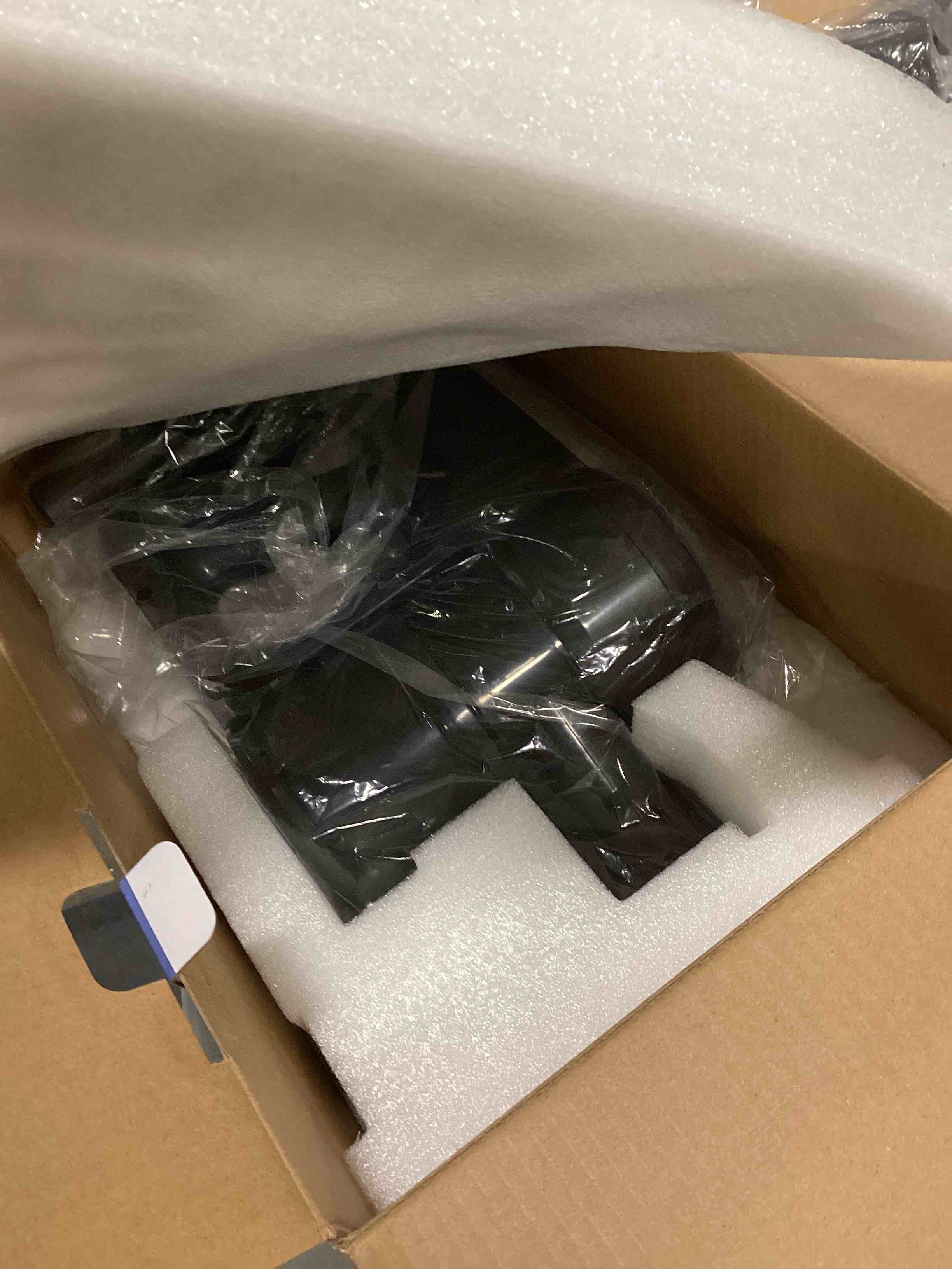 https://s3.amazonaws.com/lotting-images-prod/bidfta/RED6200165_1711712518162.jpeg