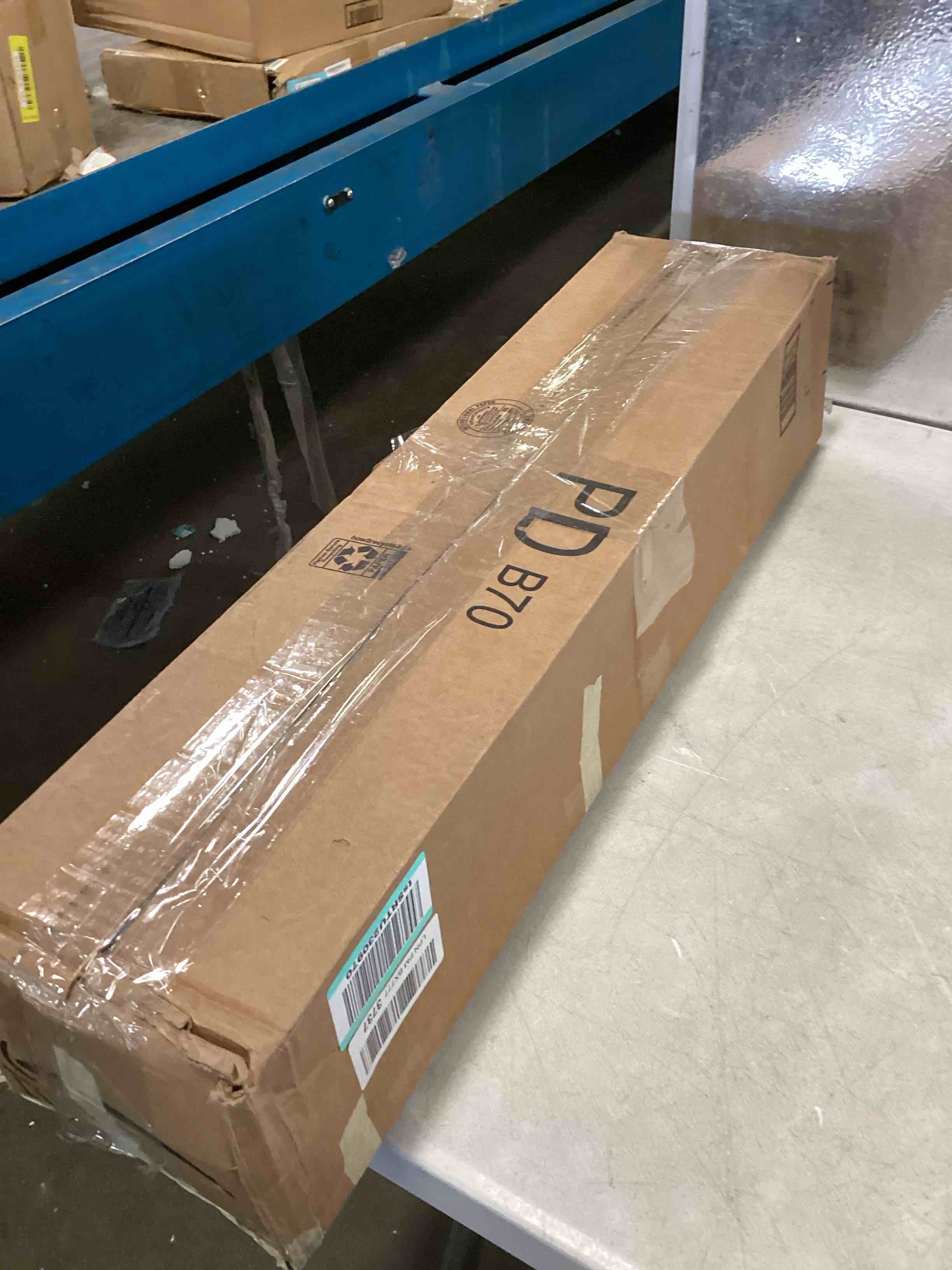 https://s3.amazonaws.com/lotting-images-prod/bidfta/RED6200299_1711725114907.jpeg