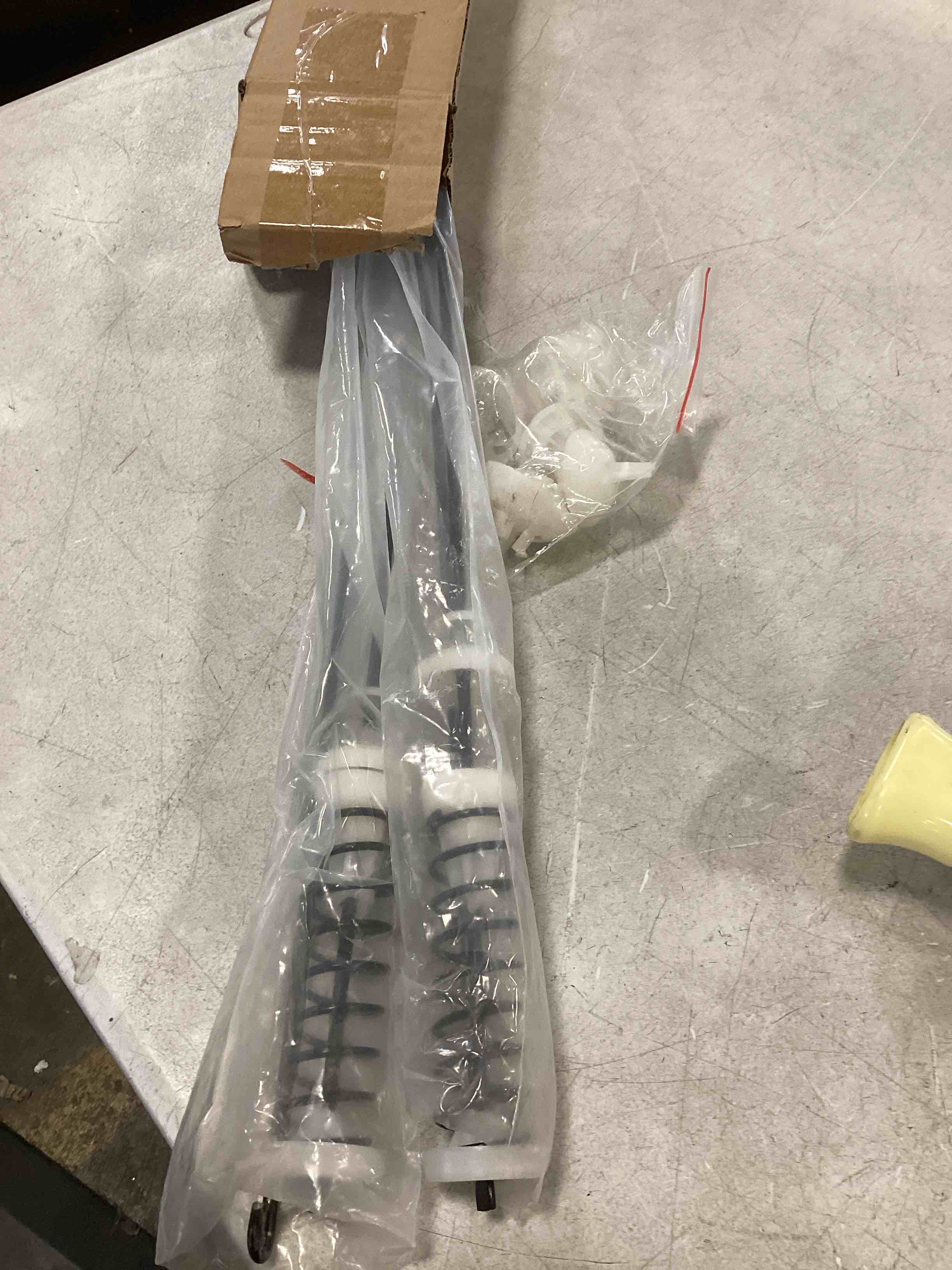 https://s3.amazonaws.com/lotting-images-prod/bidfta/RED6200323_1711726791009.jpeg