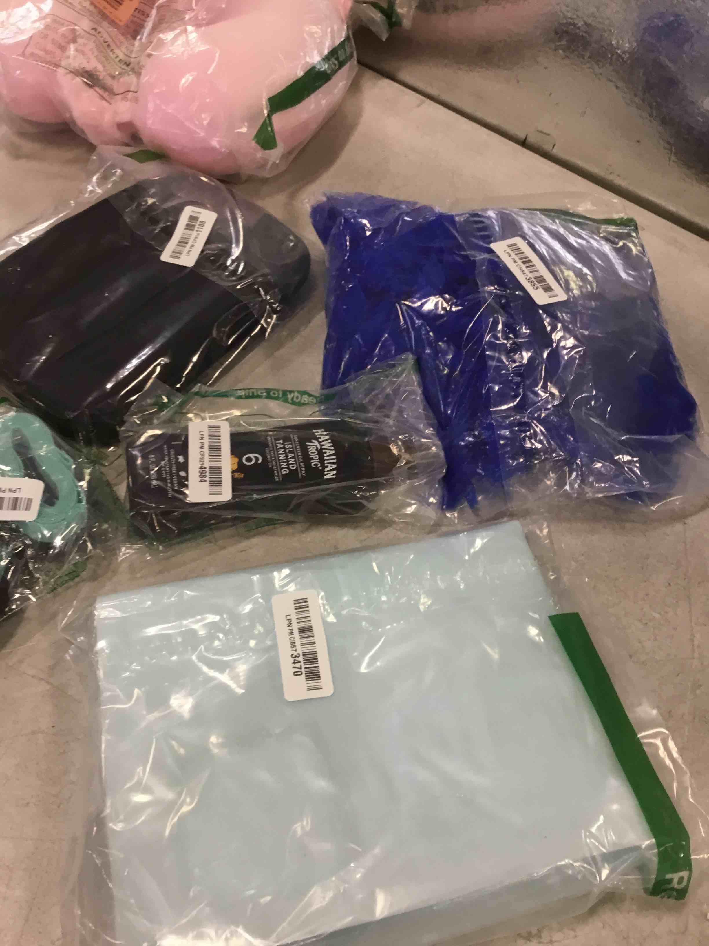https://s3.amazonaws.com/lotting-images-prod/bidfta/RED6200575_1711812309907.jpeg
