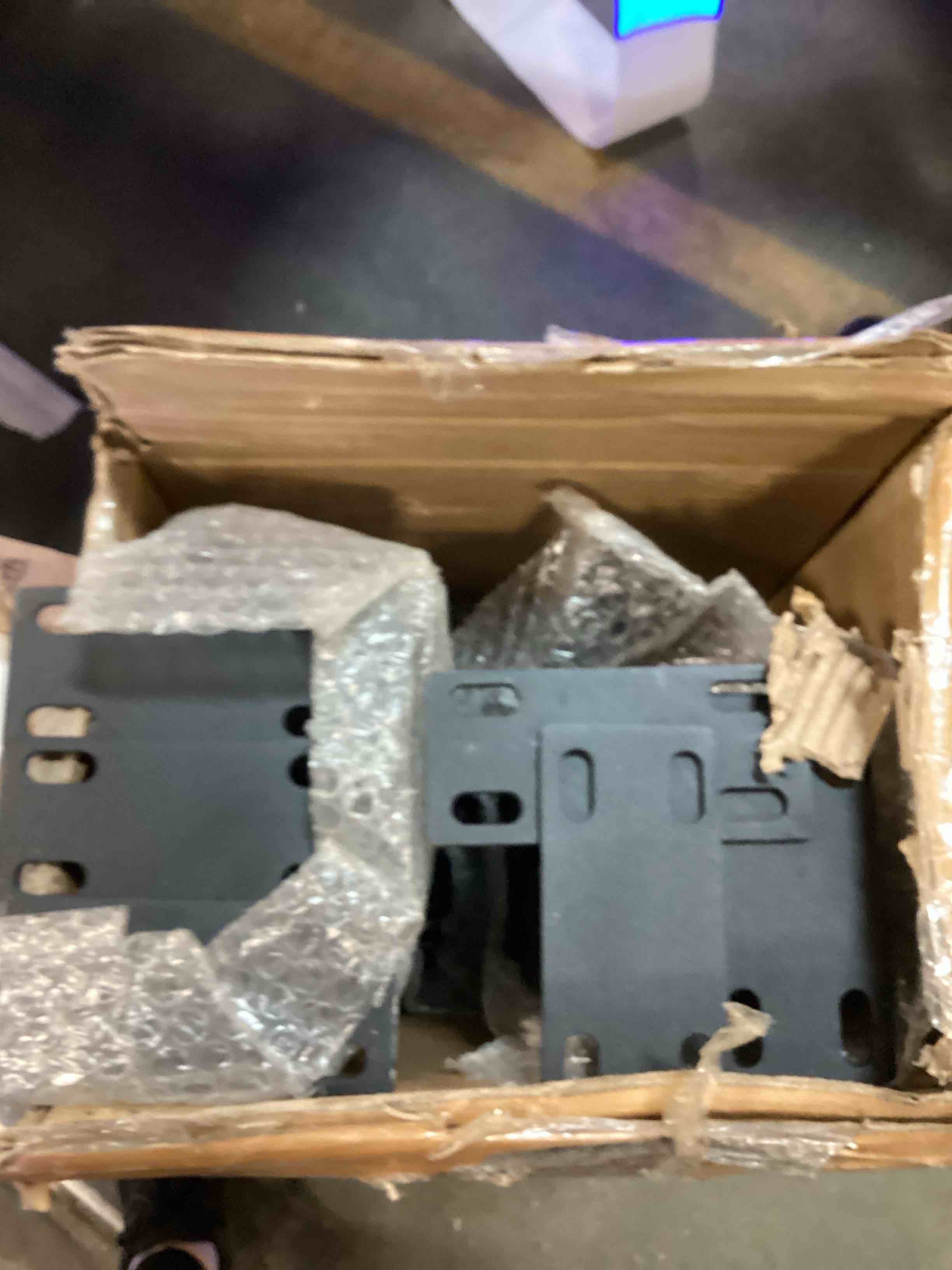 https://s3.amazonaws.com/lotting-images-prod/bidfta/RED6201550_1712063647243.jpeg
