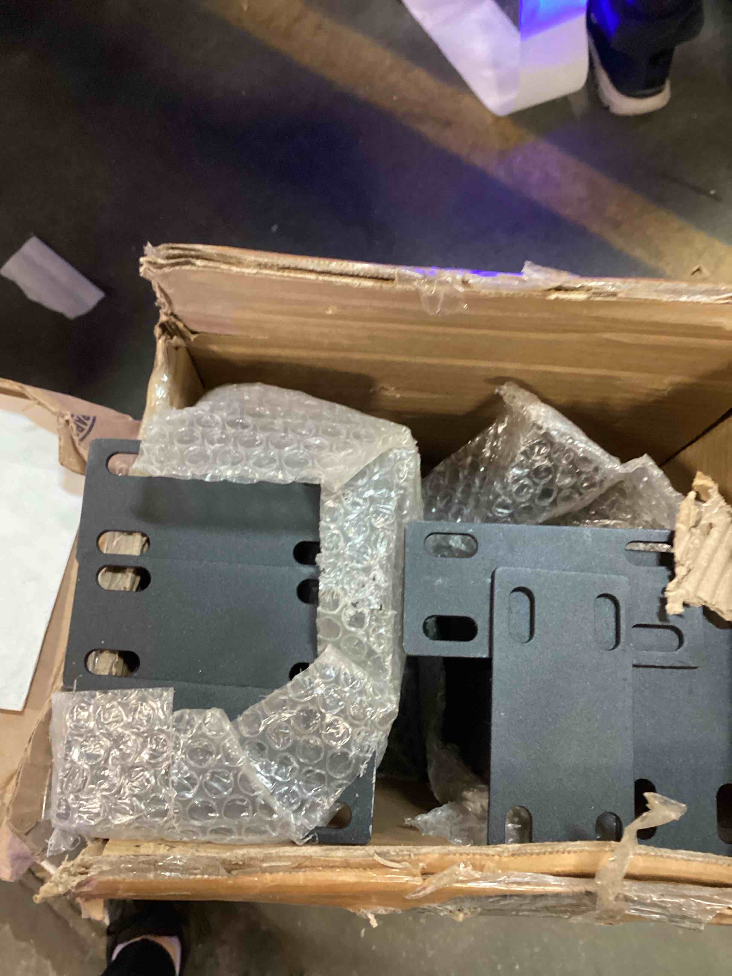 https://s3.amazonaws.com/lotting-images-prod/bidfta/RED6201550_1712063648737.jpeg