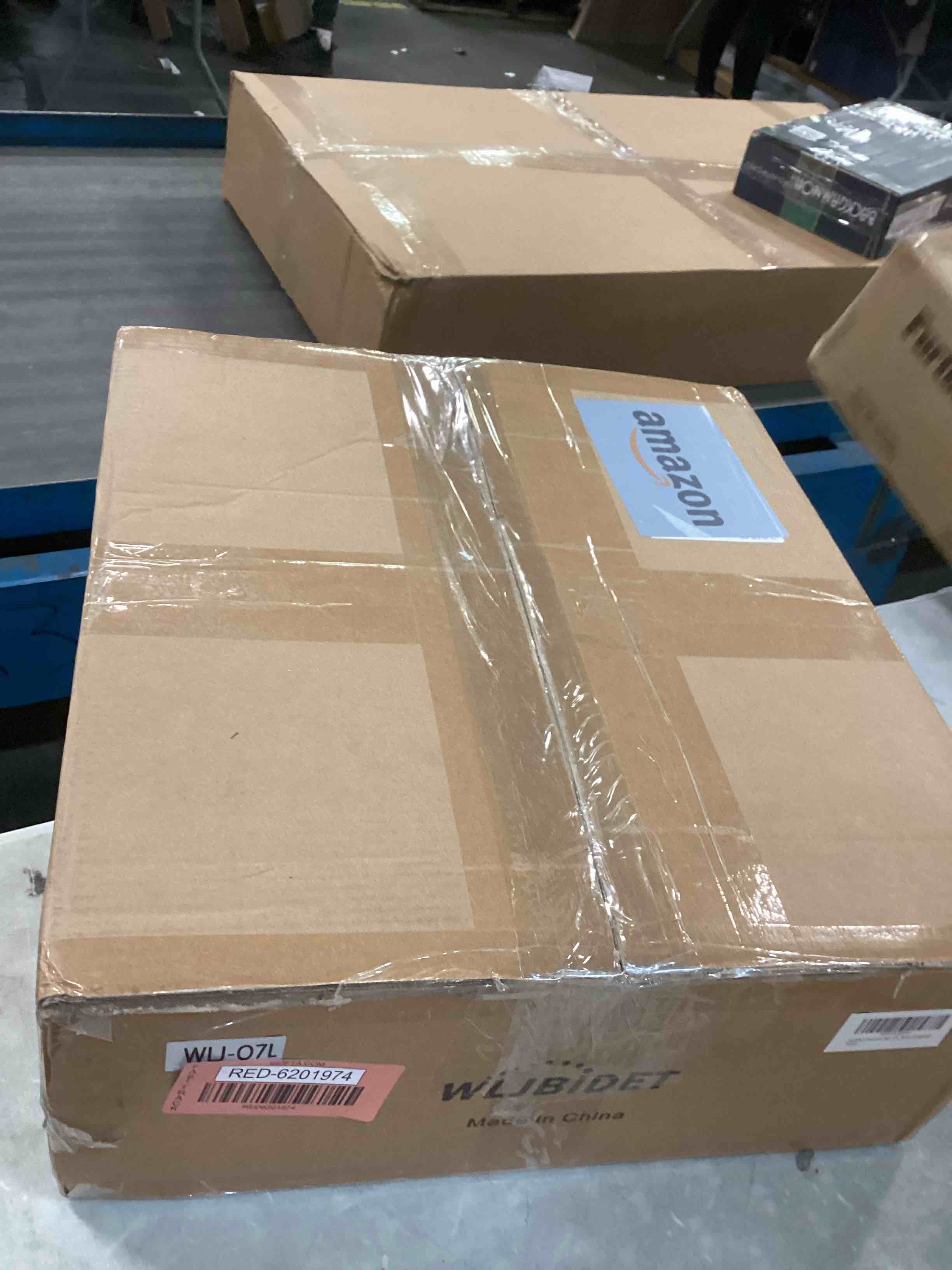 https://s3.amazonaws.com/lotting-images-prod/bidfta/RED6201974_1712236729826.jpeg