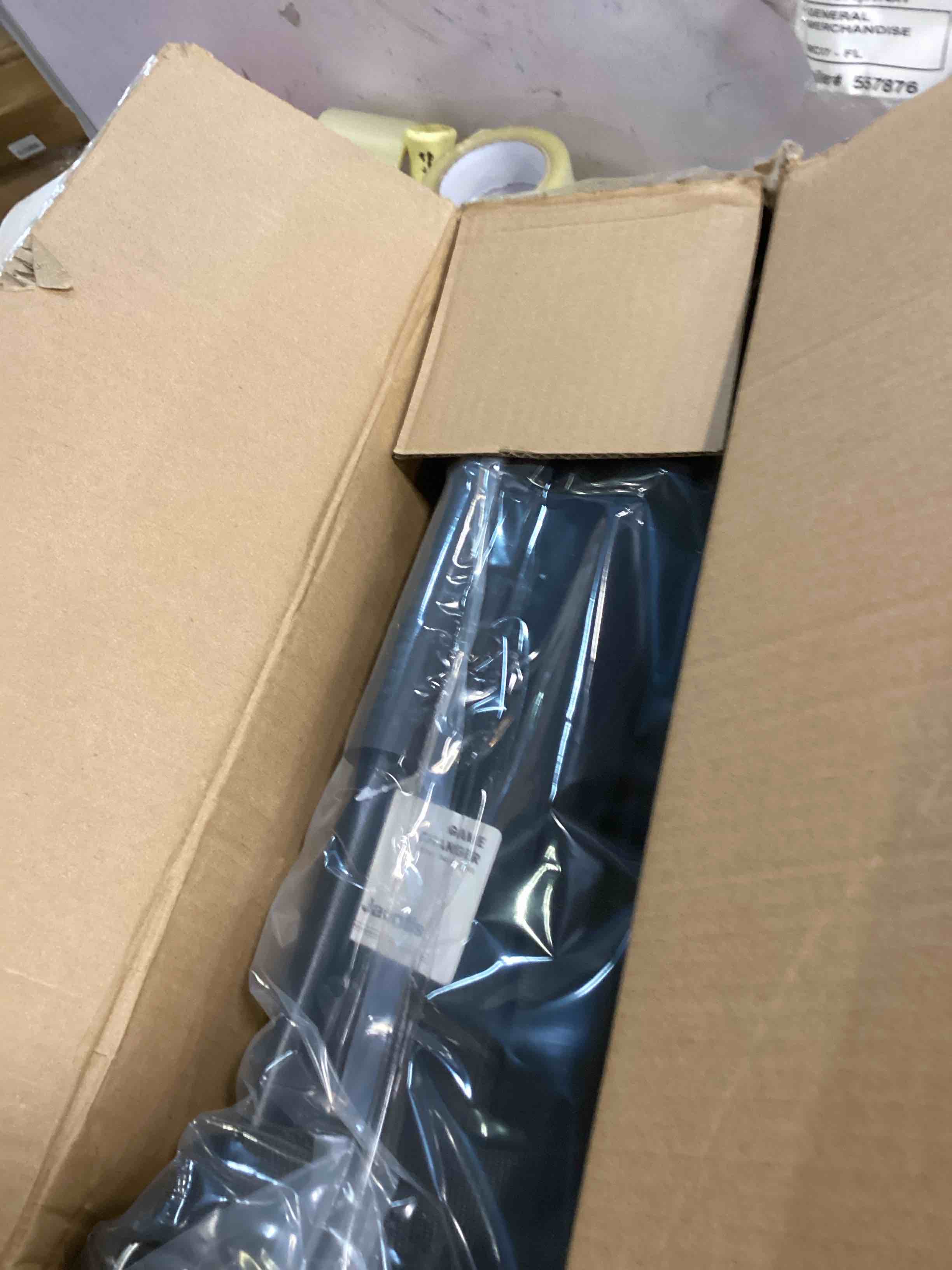https://s3.amazonaws.com/lotting-images-prod/bidfta/RED6202395_1712580776742.jpeg
