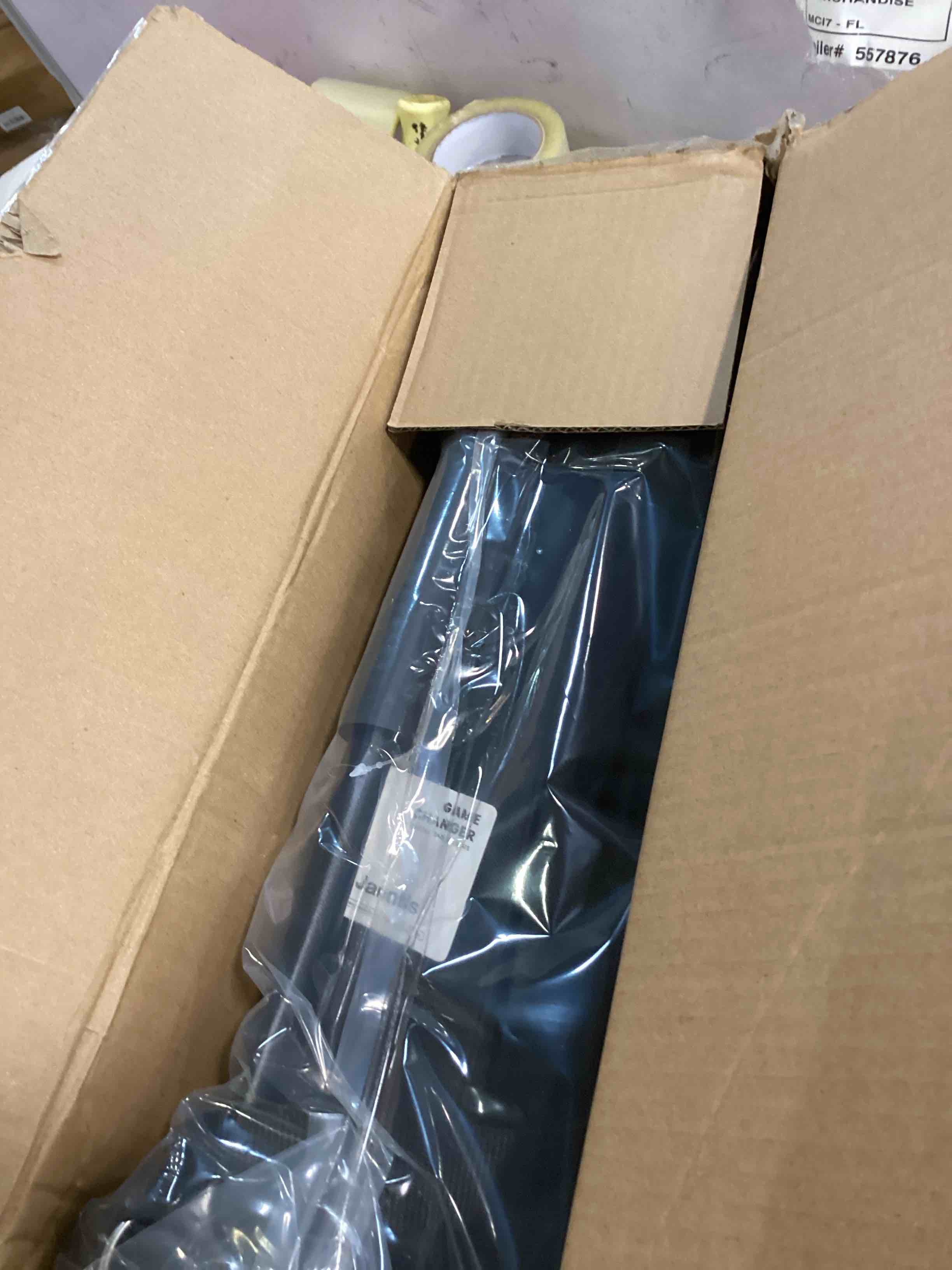 https://s3.amazonaws.com/lotting-images-prod/bidfta/RED6202395_1712580777521.jpeg