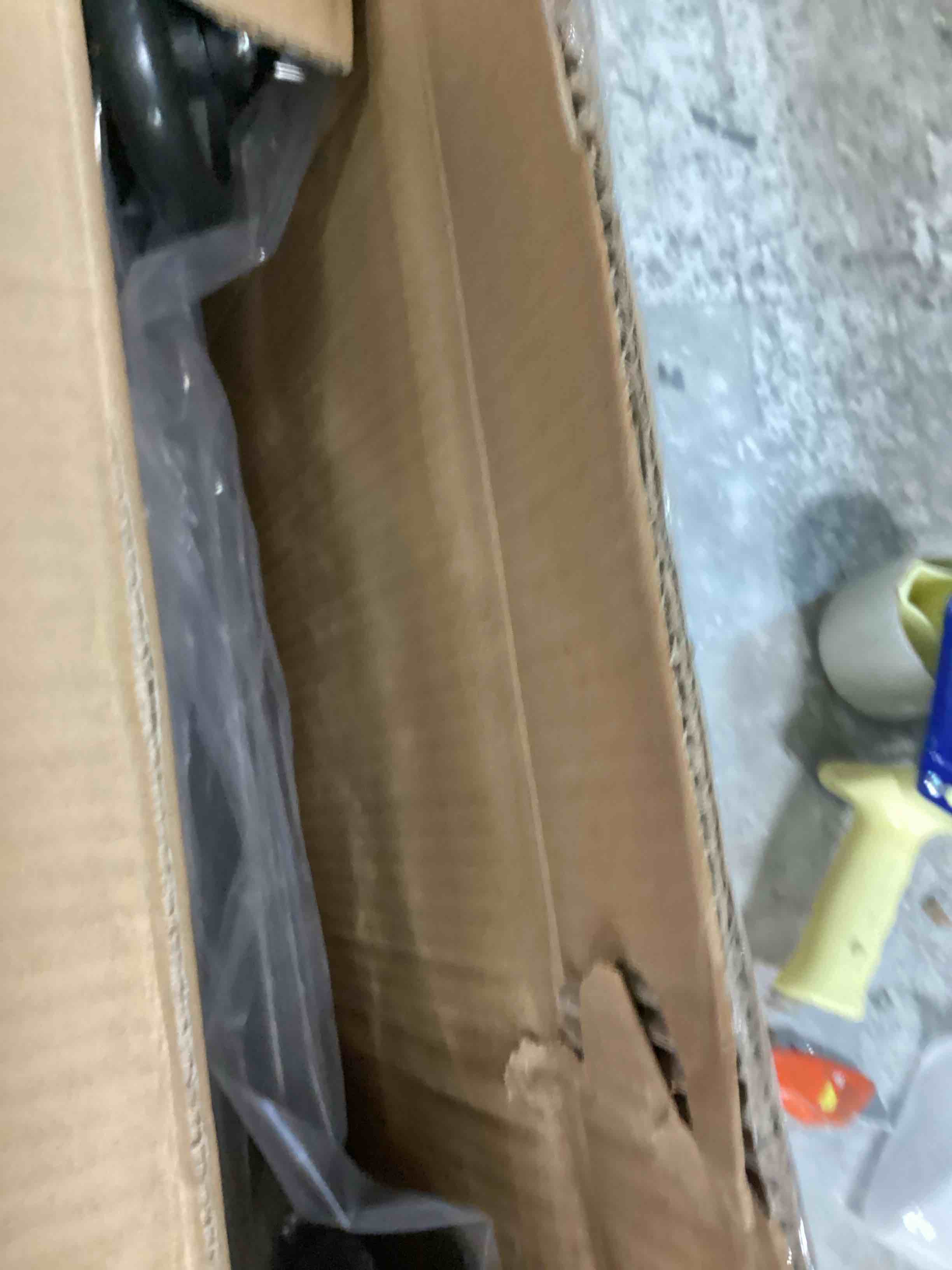 https://s3.amazonaws.com/lotting-images-prod/bidfta/RED6202535_1712600864749.jpeg
