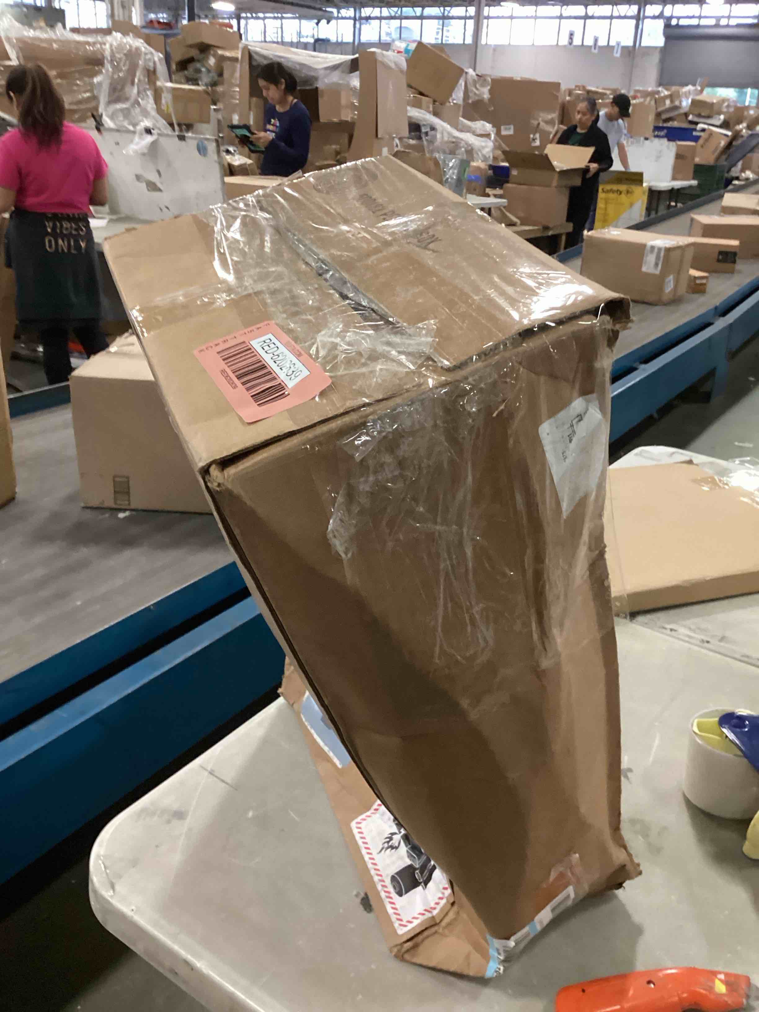 https://s3.amazonaws.com/lotting-images-prod/bidfta/RED6202639_1712670761220.jpeg
