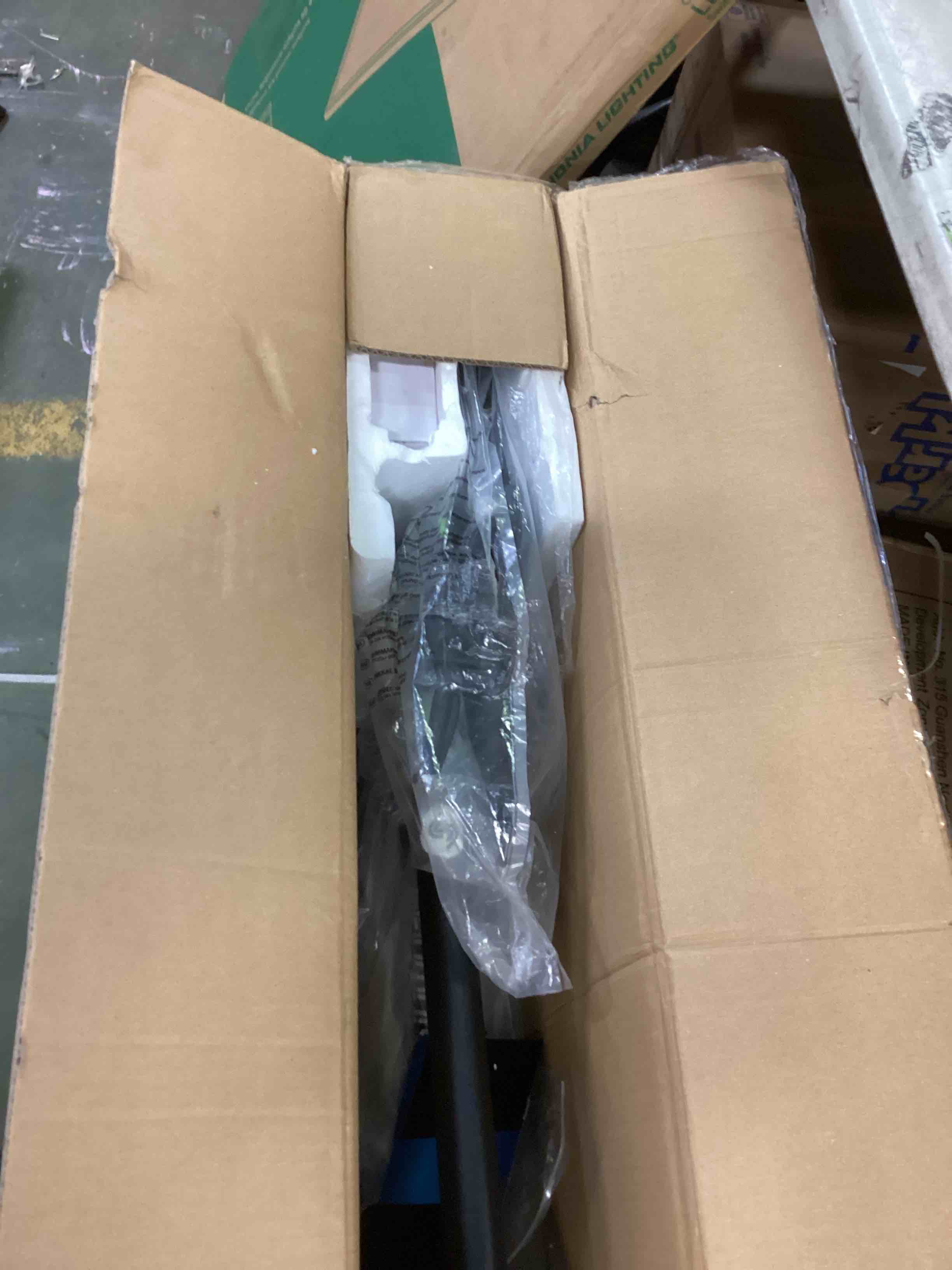 https://s3.amazonaws.com/lotting-images-prod/bidfta/RED6202866_1712757148974.jpeg